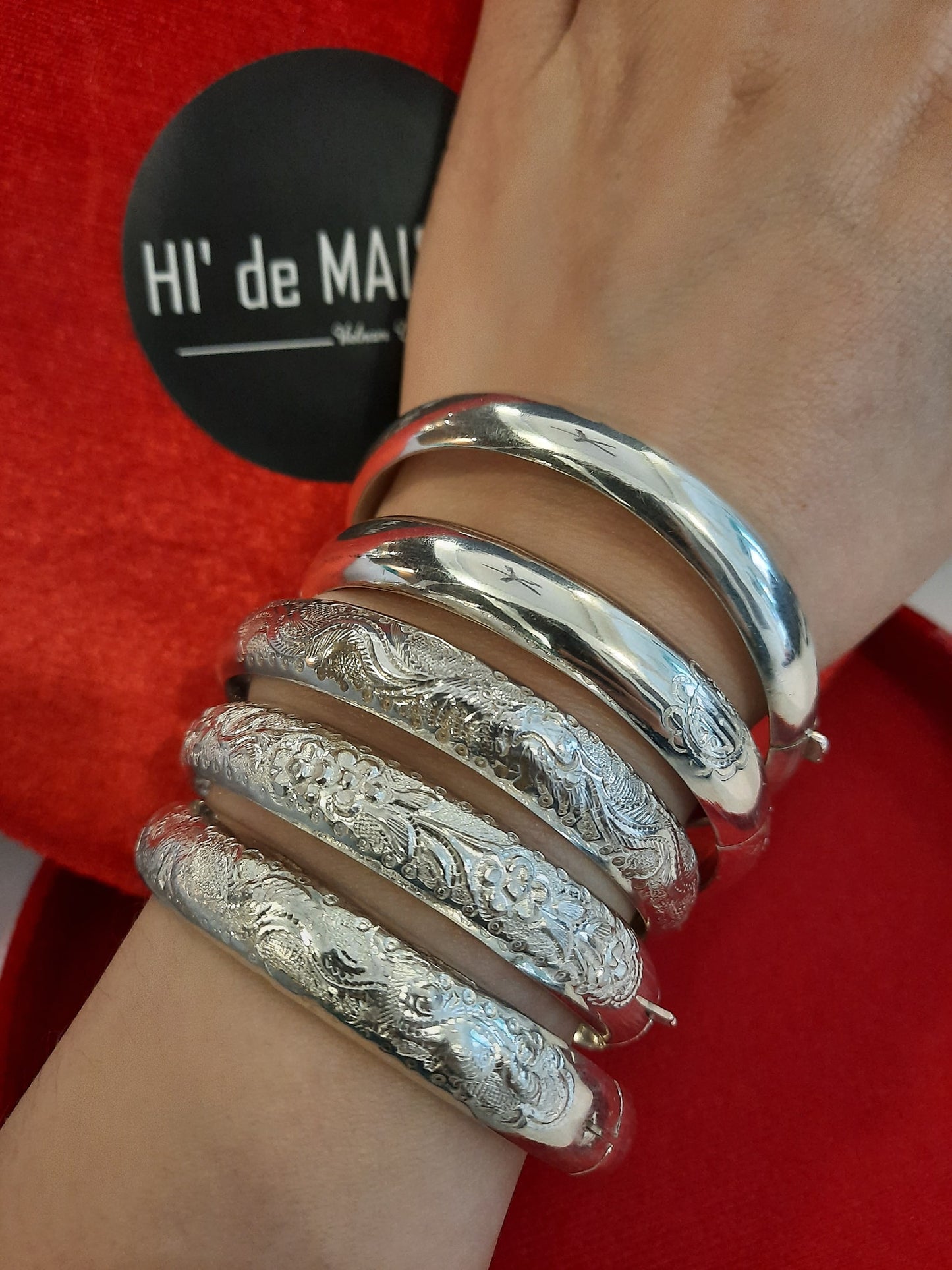 "Linh Văn" – Hollow Bangle in Lotus or Dragon Pattern
