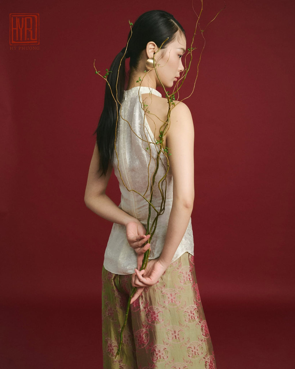 (Copy) Luc Thuy Tien Set - Wormsilk Mandarin-neck Ensemble in Jade Green - back view by Hy Phuong