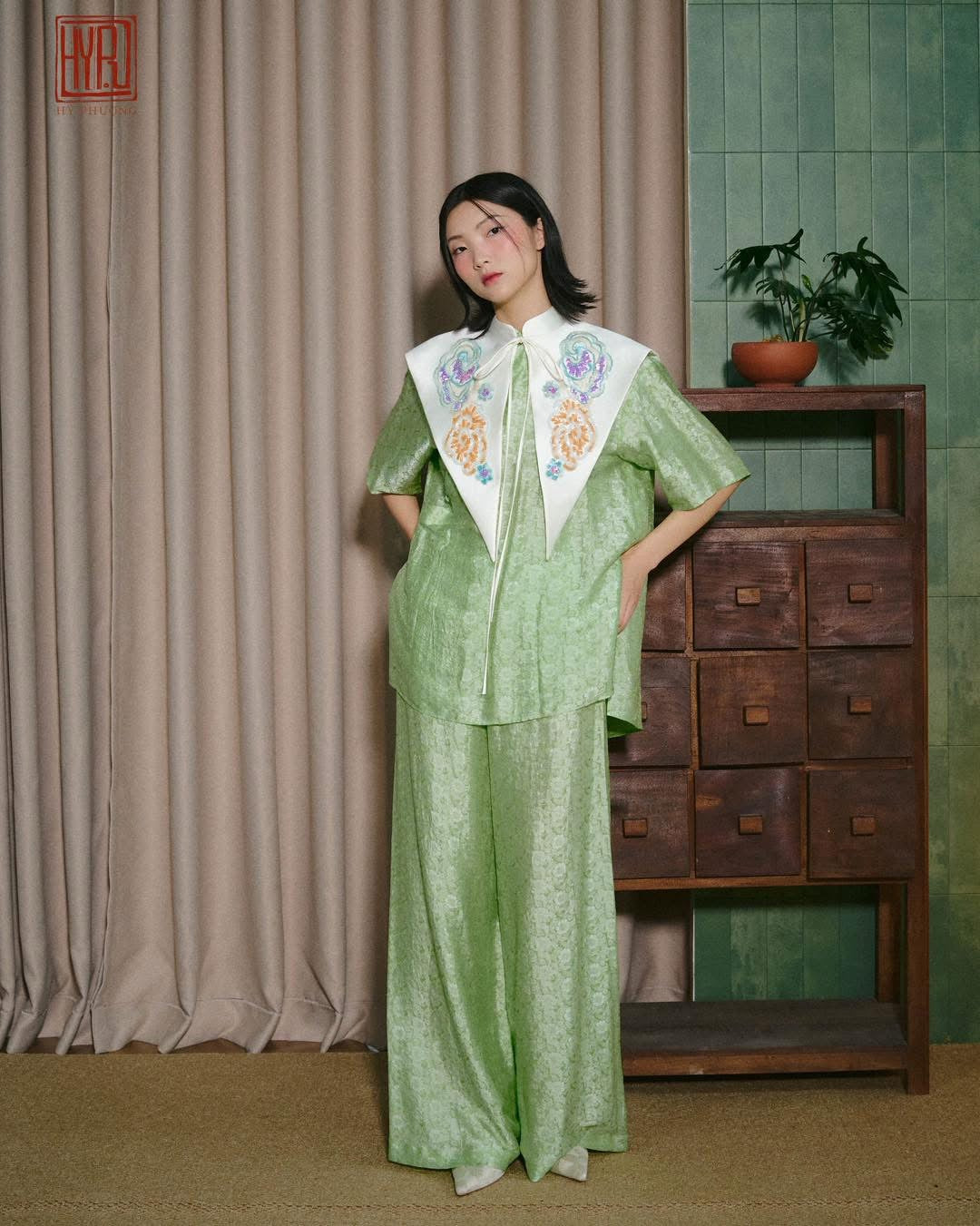 (Copy) (Copy) Luc Thuy Tien Set - Wormsilk Mandarin-neck Ensemble in Jade Green - front view by Hy Phuong