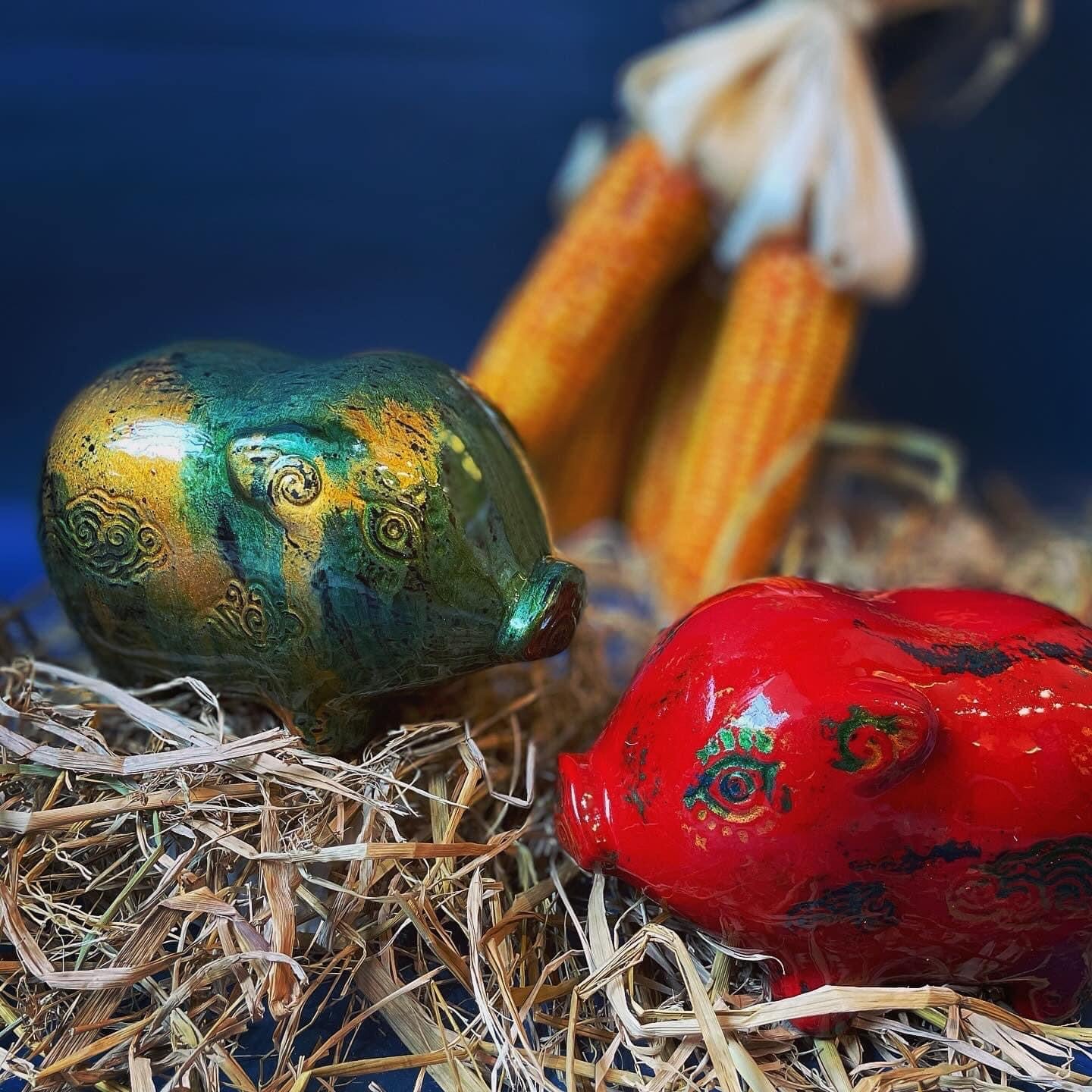 Vietnamese Lacquer - Ceramic Piggy in Lacquer - detail close-up in red by Lam Phong Pottery