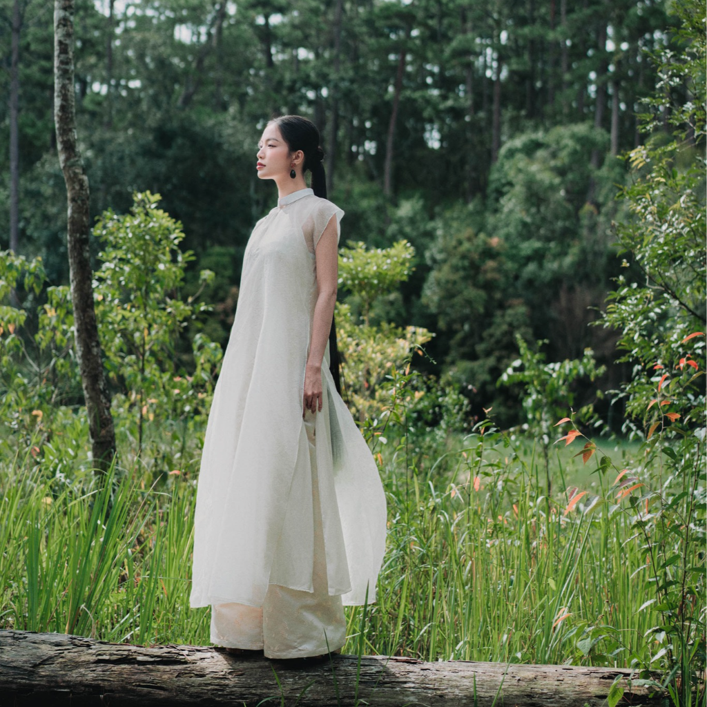 Vietnamese Ao Dai - Nhat Lien - Premium Ao dai Set - side profile in linen in white by Nam Phuong Y