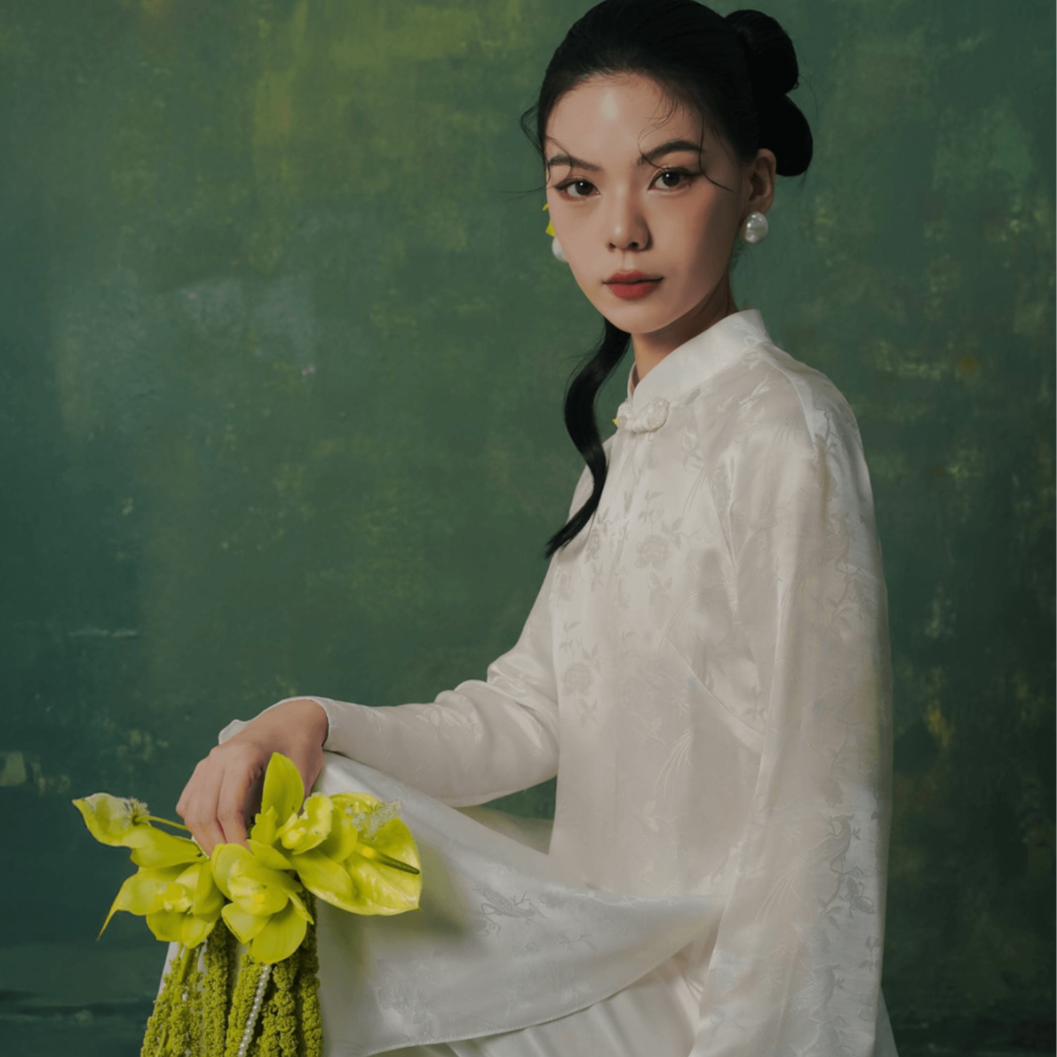 Vietnamese Ao Dai - Thien Kim Ao dai Set - Premium wormsilk with special beaded knot - front view in white by Lalin