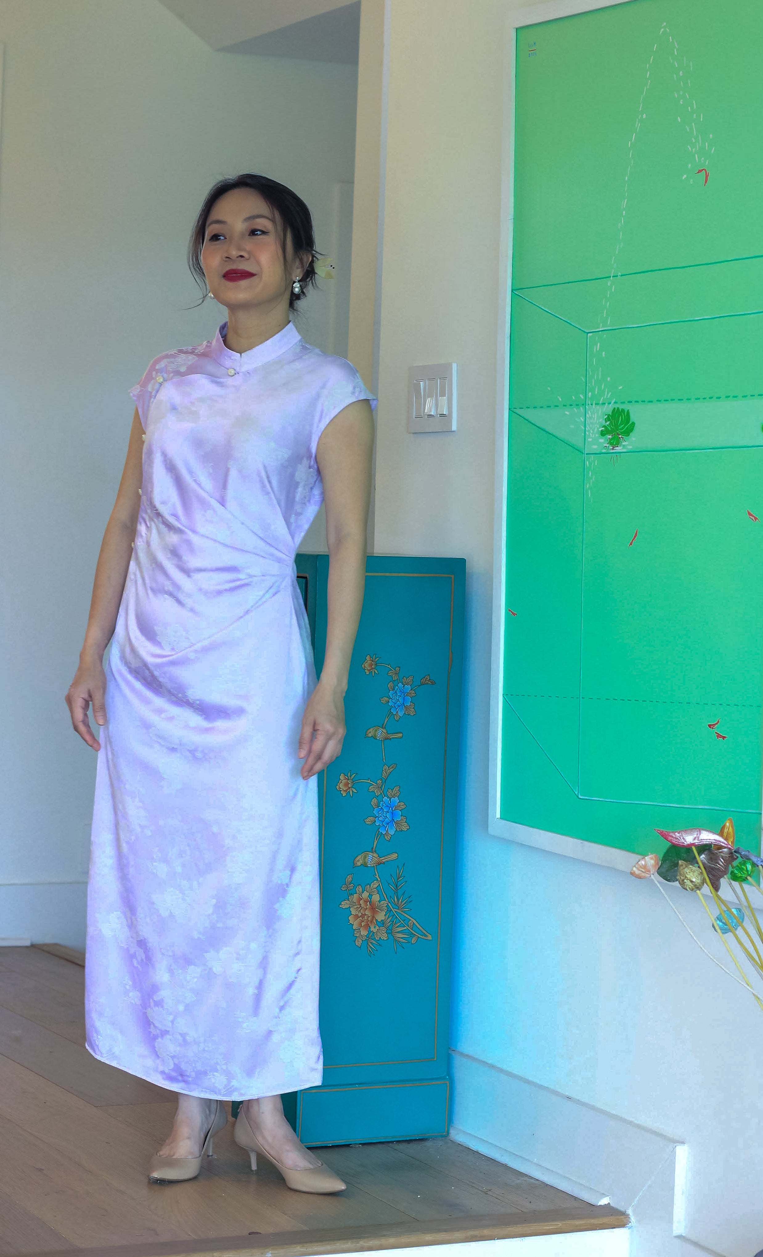 "Sleeveless lavender cheongsam by Hy Phuong in silk jacquard, modern Vietnamese design"