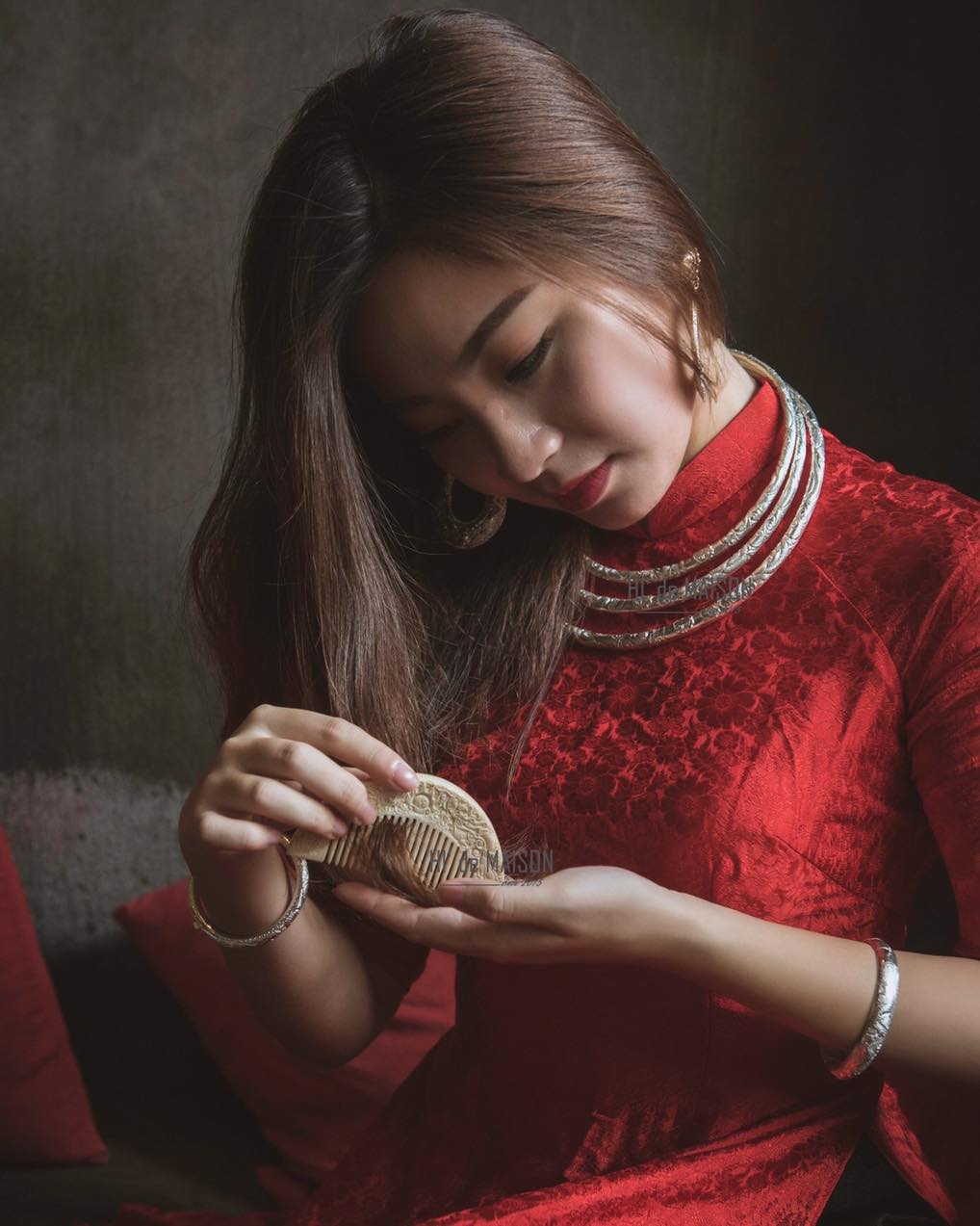 Vietnamese Ao Dai - Long Ẩn Bangle – The Hidden Dragon Bangle - front view in velvet in red by HI de Maison