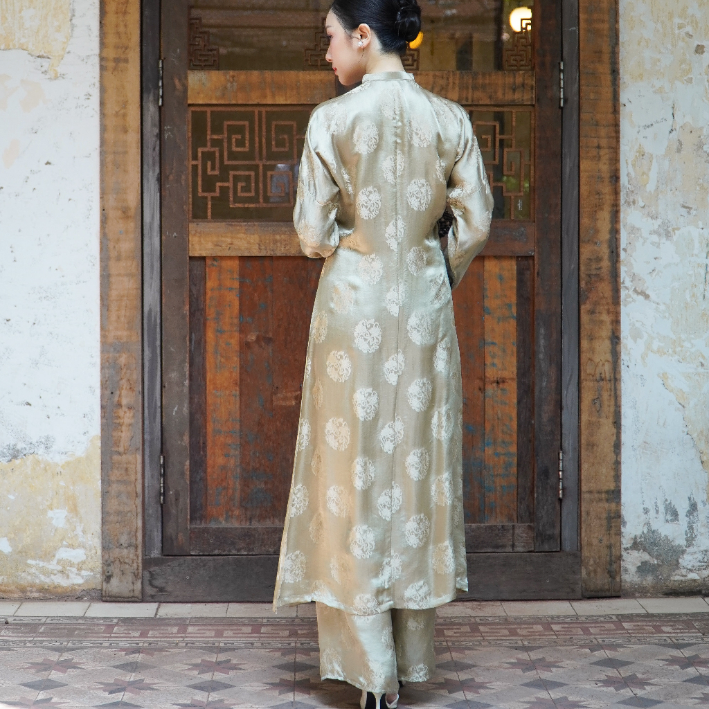 Vietnamese Ao Dai - Nguyệt Liên Ao Dai set - Wormsilk 5-panel design in Clay [Traditional cut] - back view in beige by Moc