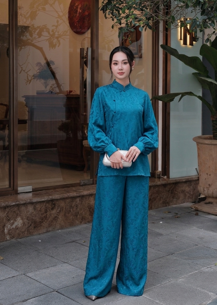Vietnamese Ao Dai - “Ky” Set – Wormsilk Áo Ngắn (Short version of Ao-dai) in Azure - front view in teal by Tam