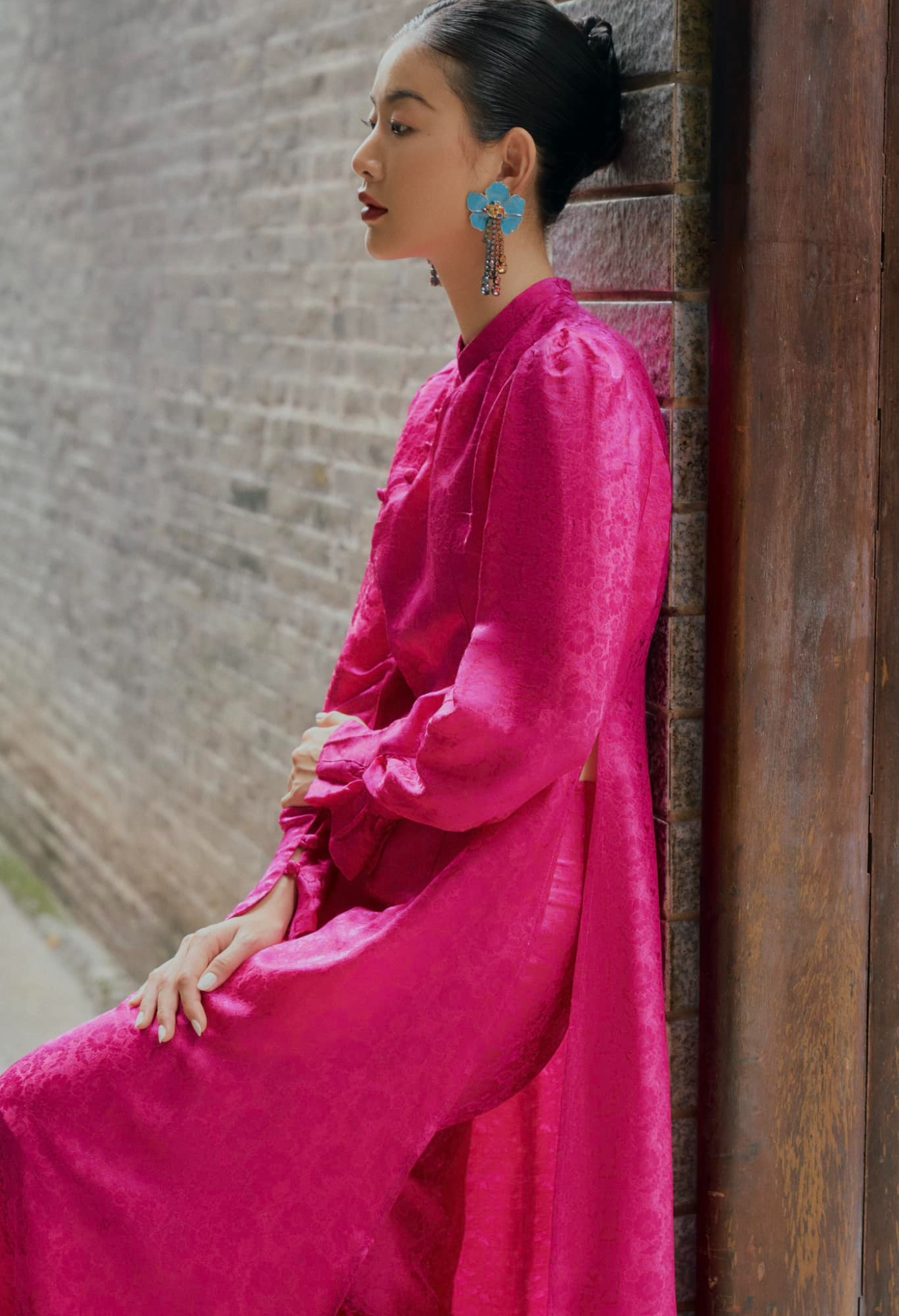 "Red Tang Bong Ao Dai set in 100% wormsilk with puff sleeves, featuring traditional Vietnamese floral jacquard pattern."