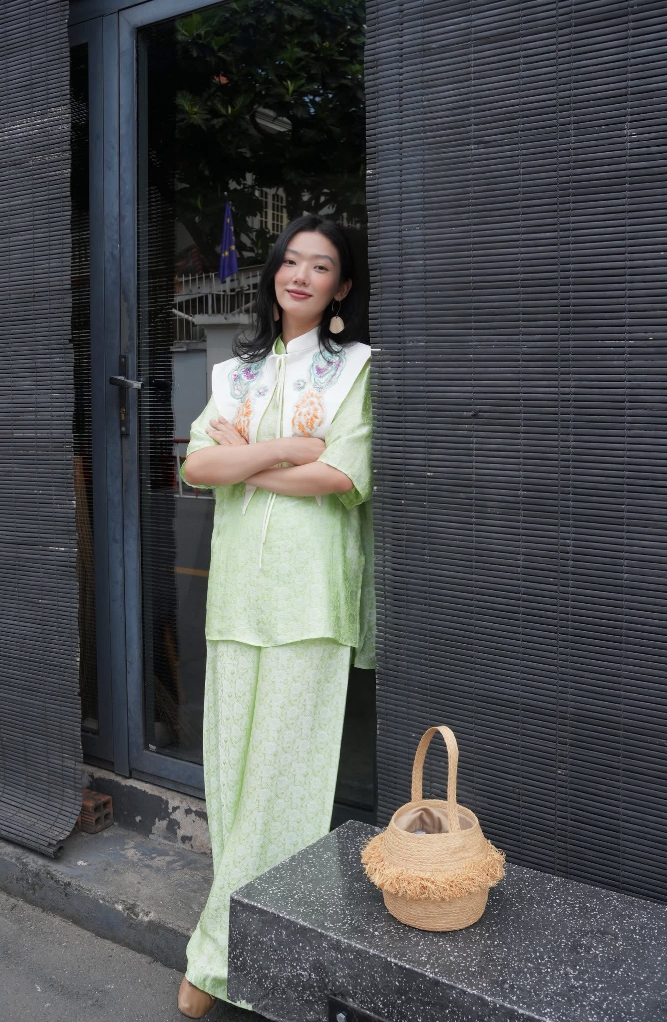 (Copy) (Copy) Luc Thuy Tien Set - Wormsilk Mandarin-neck Ensemble in Jade Green - front view by Hy Phuong