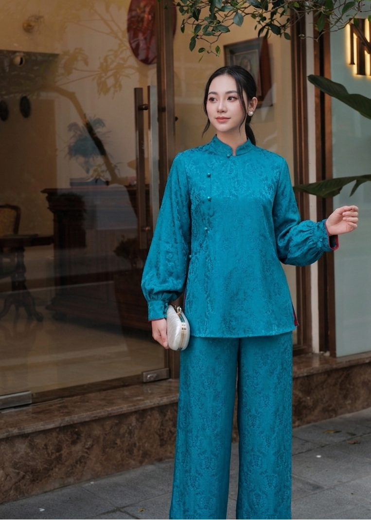 Vietnamese Ao Dai - “Ky” Set – Wormsilk Áo Ngắn (Short version of Ao-dai) in Azure - front view in brocade in teal by Tam