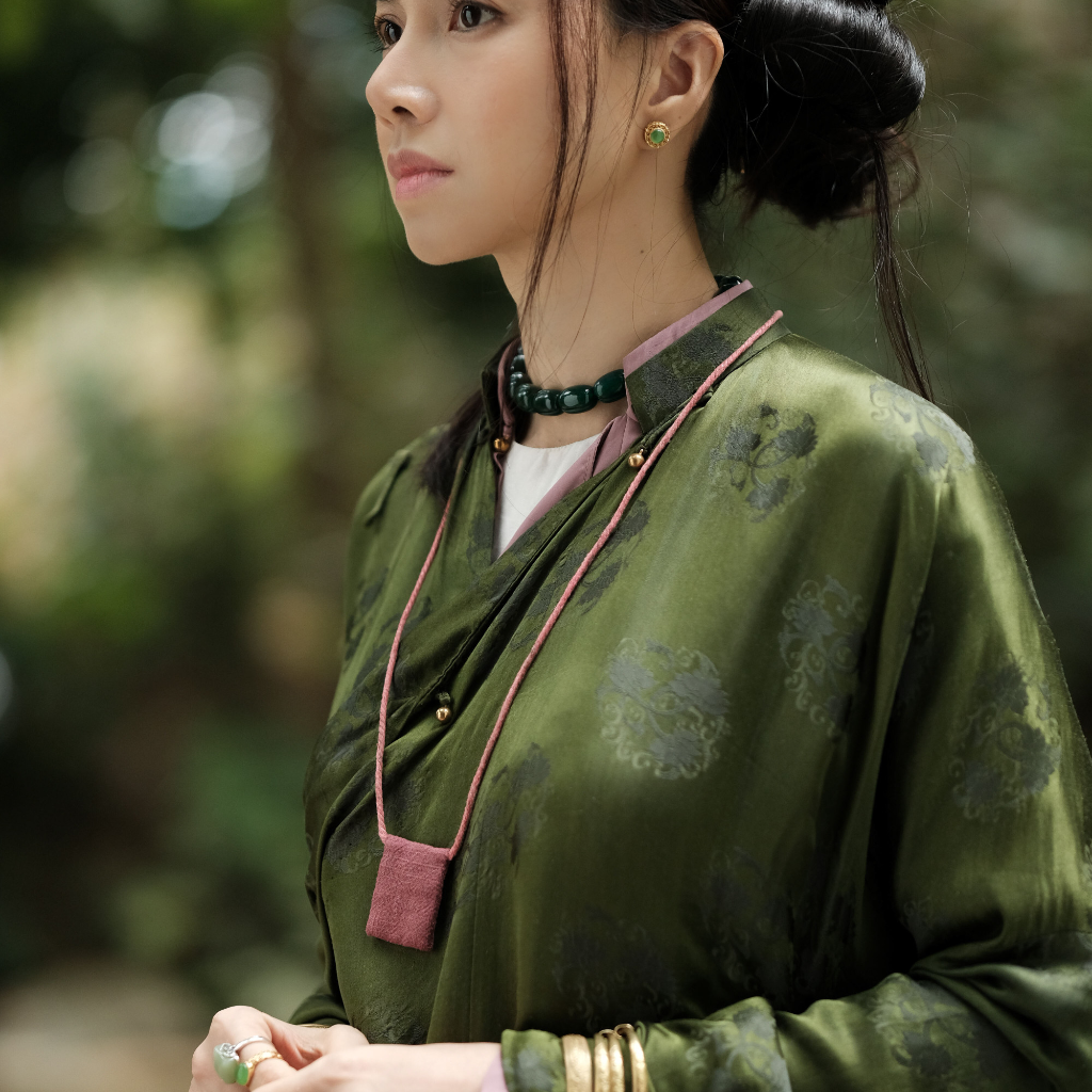 Nguyệt Liên Ao Dai set - Wormsilk 5-panel Design in Dark Emerald [Traditional cut] - side profile by Moc