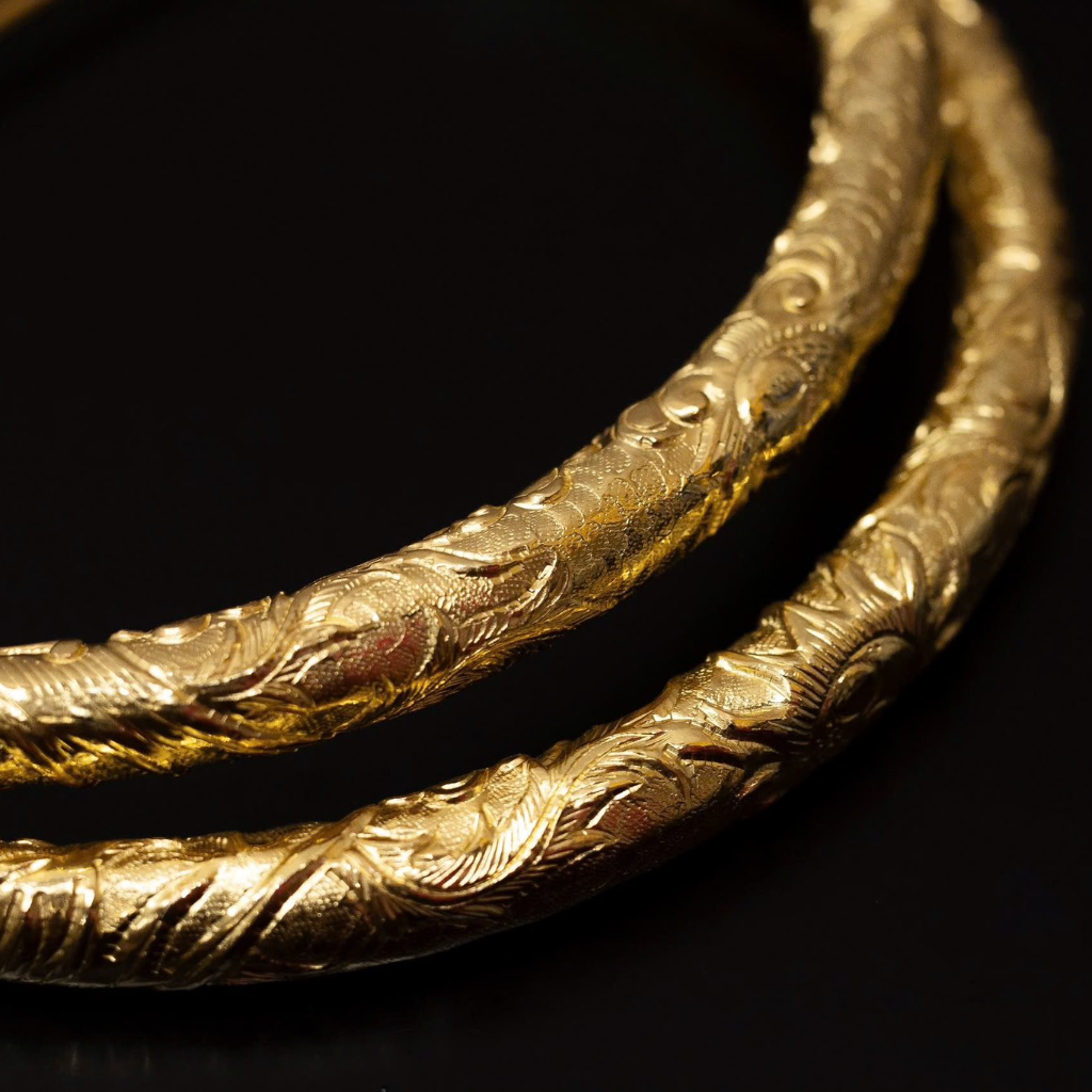 Long Phụng Mã - Embroidered Velvet Handbag with Brass Handle - detail close-up in gold by Tho