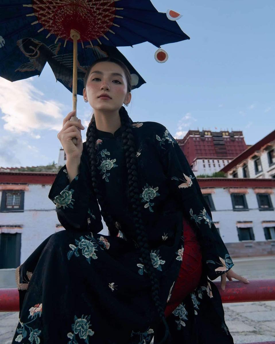 Huyen Tuoc Ao Dai set - Embroidered Flowers on viscose in black [Traditional Cut] - styled presentation by Moc
