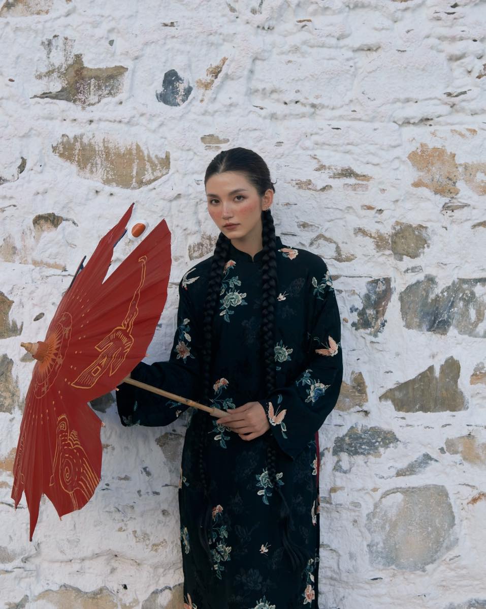 Huyen Tuoc Ao Dai set - Embroidered Flowers on viscose in black [Traditional Cut] - front view by Moc
