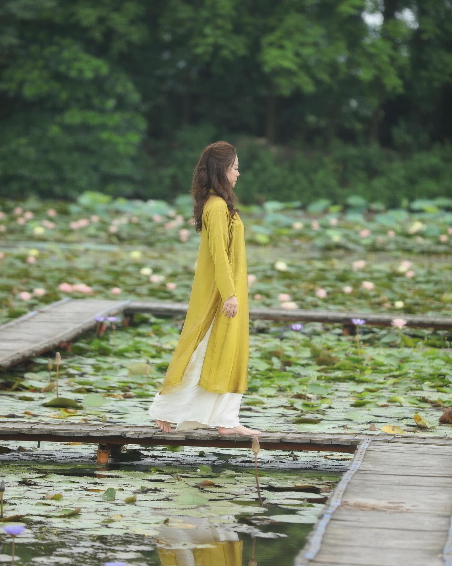 "The Satin Poetry" Ao-dai Set - Premium Satin in Chartreuse