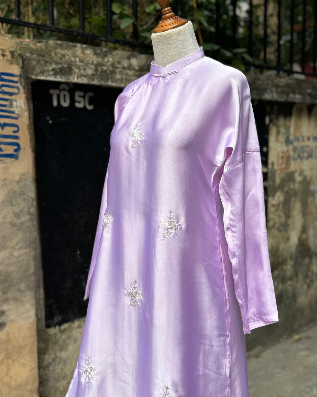 Vietnamese Ao Dai - Rose Bunches Ao-dai Set - Premium Hand-embroidered Wormsilk - front view in light purple by Moc Nhieu