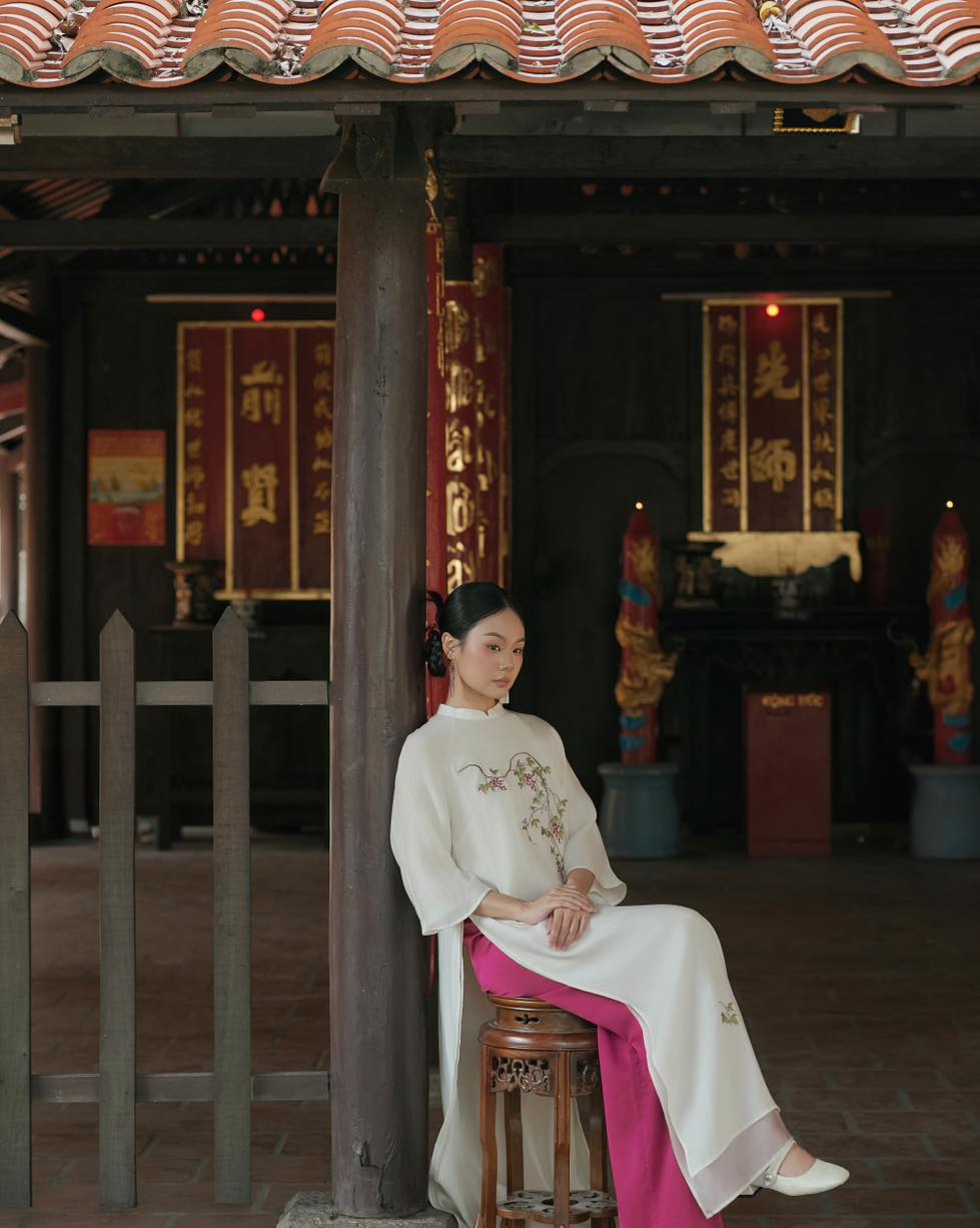 Tuong Van" Ao Dai Set - Embroidered Chiffon in White / Purple Pants - Side view - Traditional Vietnamese craftsmanship