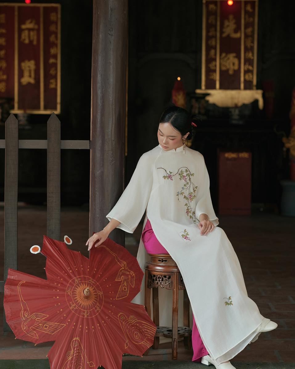 Tuong Van" Ao Dai Set - Embroidered Chiffon in White / Purple Pants - Back view - L'Orient Haus collection