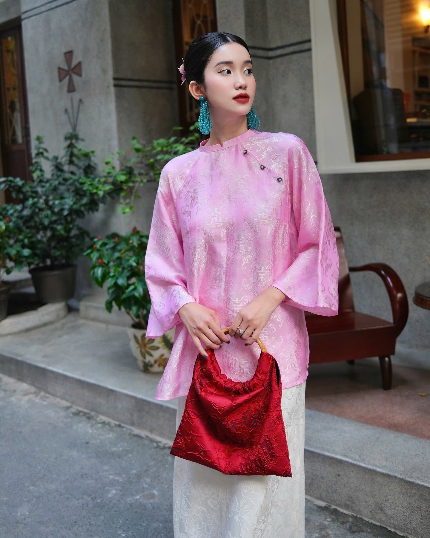 Vietnamese Ao Dai - Tra My - Mandarin-neck Natural wormsilk in Light Violet Blush - front view in pink by Garderobe
