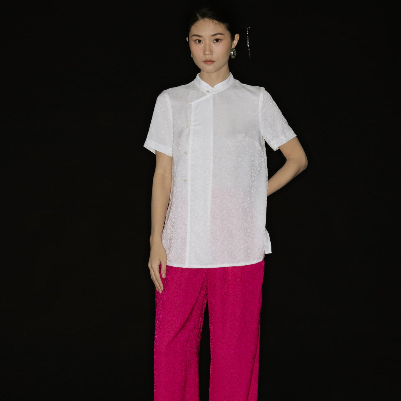 "Tinh Duyen set by Hy Phuong: White silk Mandarin top with floral jacquard and fuchsia wide-leg pants."