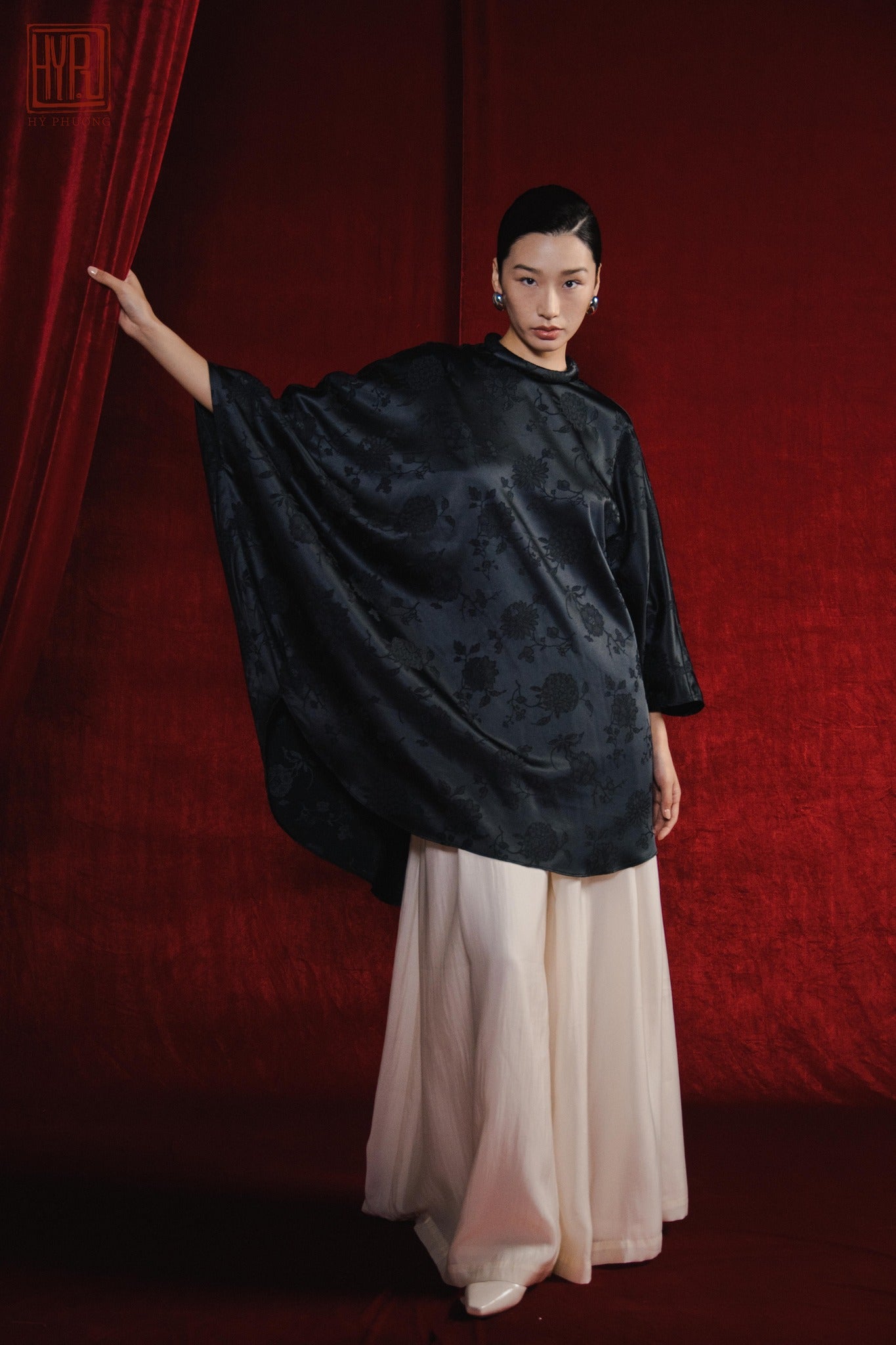 "Bich Tam" Set - Black floral jacquard top with round neckline and white wide-leg Bong Benh pants, elegant poly silk outfit.