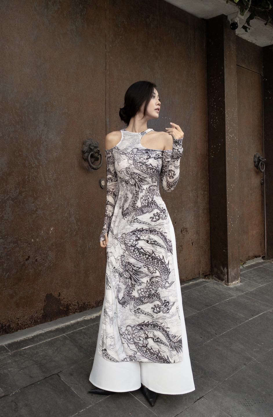 "Jia Chen Tulle Ao Dai Set in Black by Keira Tong, traditional Vietnamese dress with modern dragon pattern."