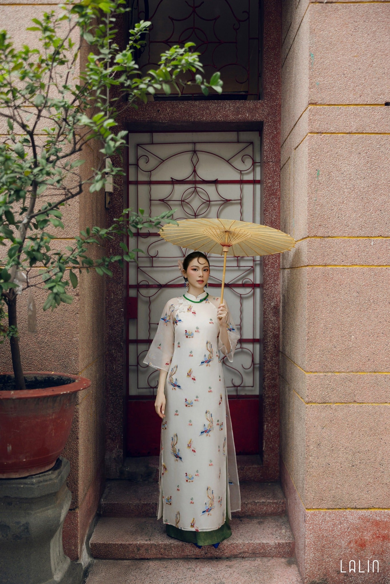 "Khiet Chi Ao dai Set by Lalin, luxury embroidered silk and organza, traditional Vietnamese dress in red and green with floral pattern."