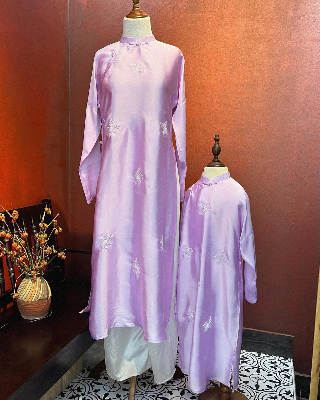 Vietnamese Ao Dai - Rose Bunches Ao-dai Set - Premium Hand-embroidered Wormsilk - front view in lavender by Moc Nhieu