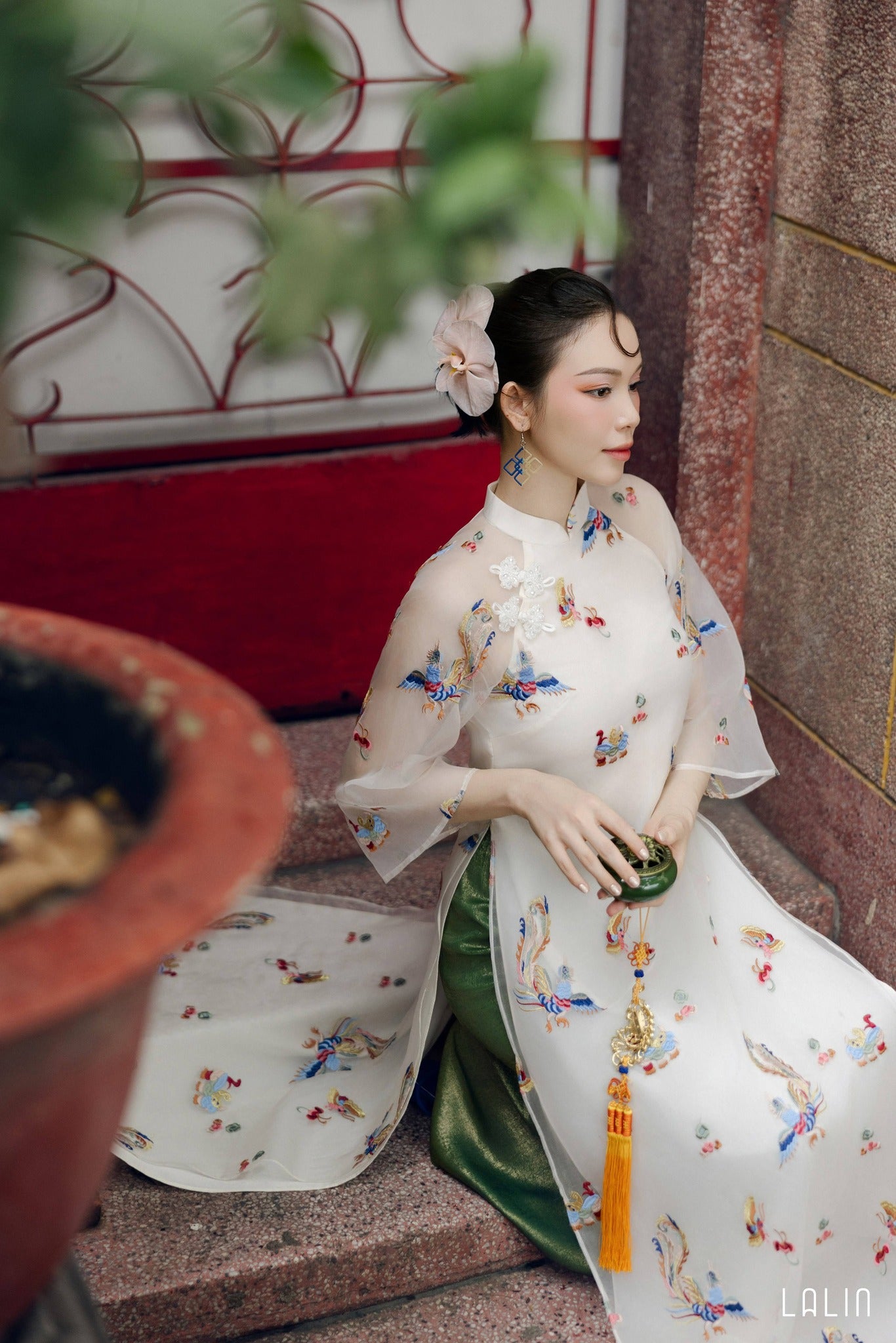 Vietnamese Ao Dai - Khiet Chi Ao dai Set - Luxury Embroidered Organza & Silk - side profile in white by Lalin