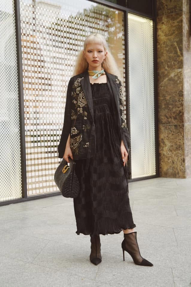 “Midnight Garden” Blazer – Premium Hand-Embroidered Linen in Black