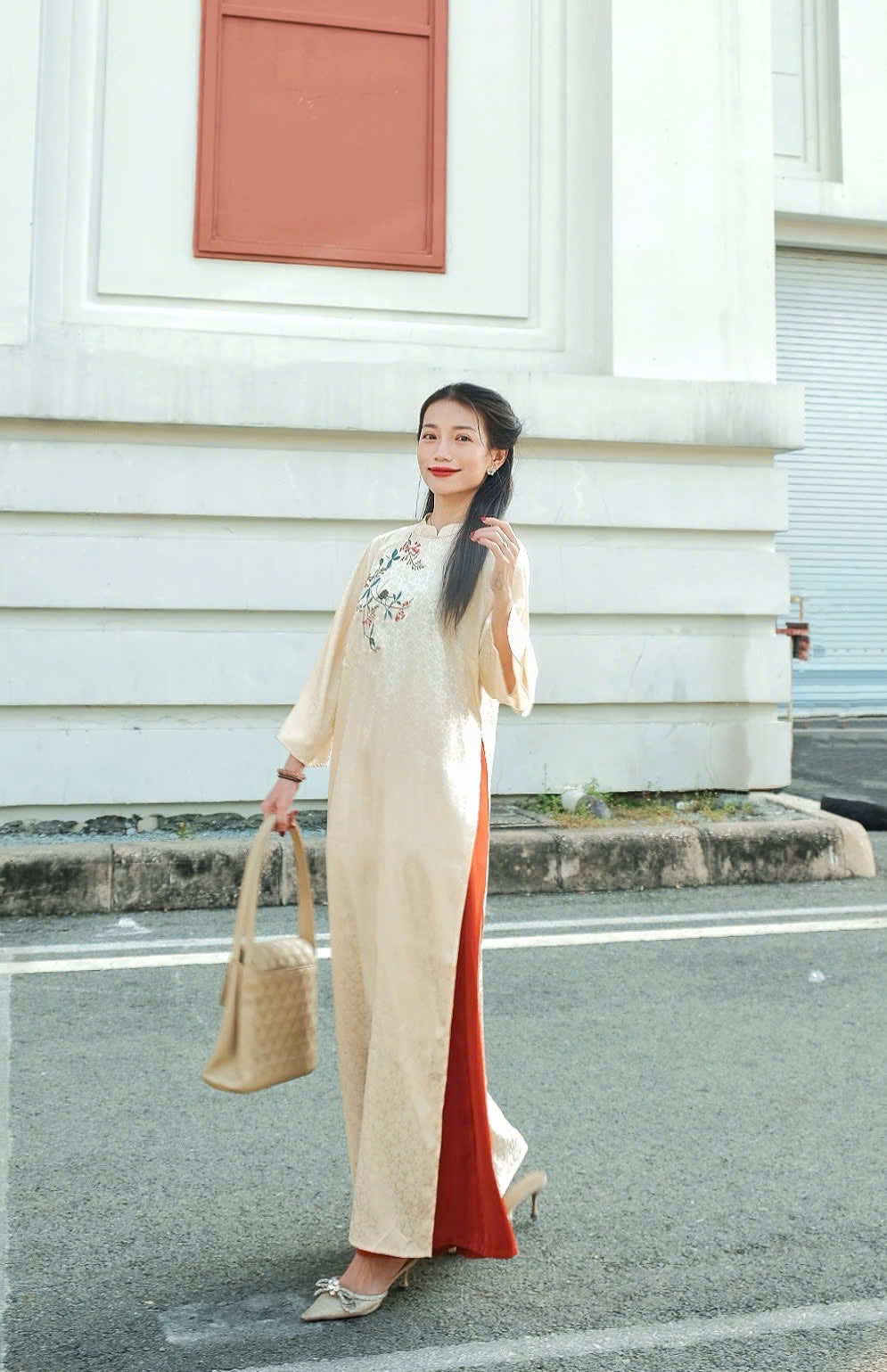 "Ho Diep" – Embroidered Áo Dài Set in Cream