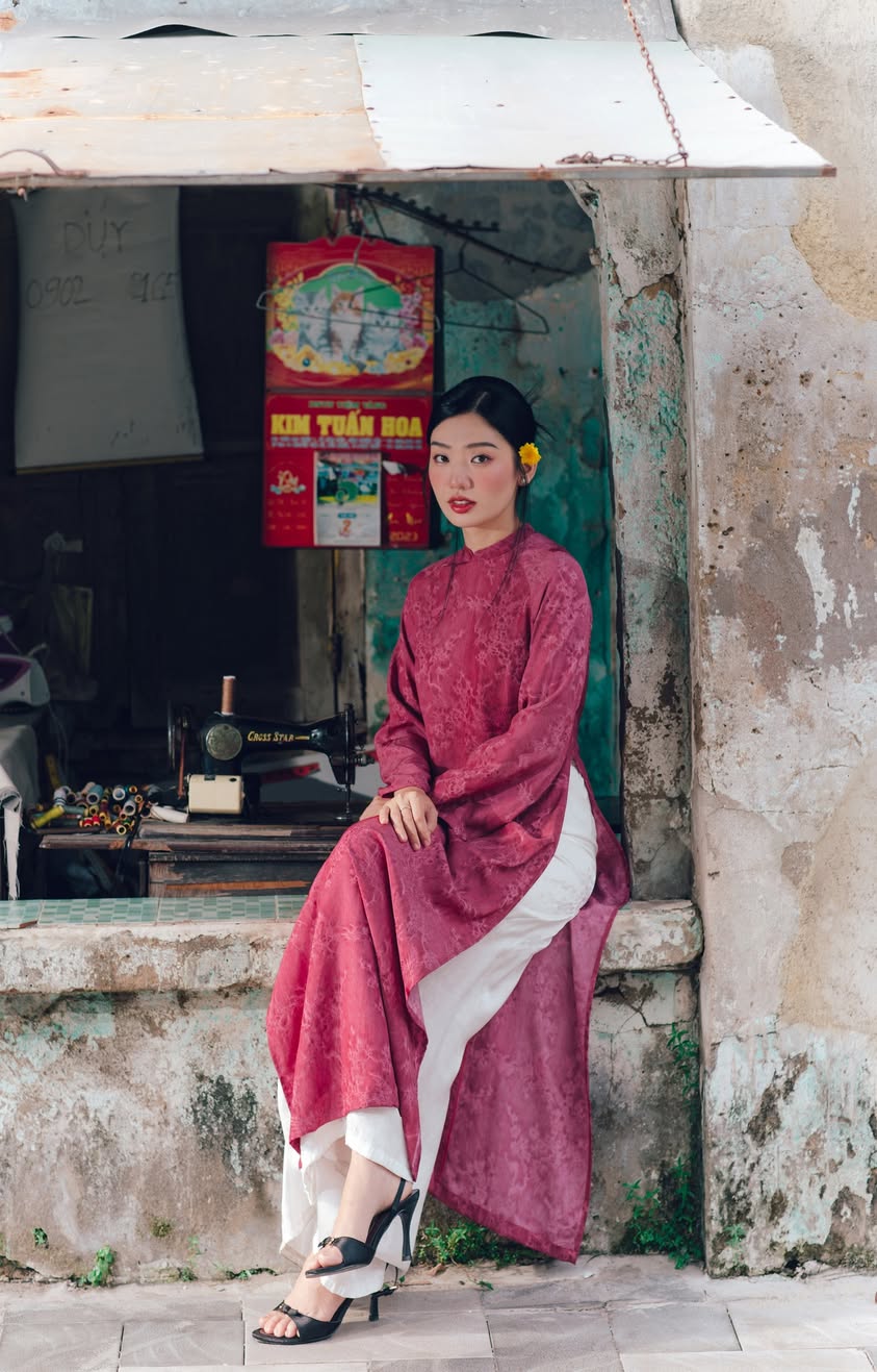 "Khong Tuoc Ao Dai set in dark pink silk and jacquard, traditional Vietnamese dress by Moc"
