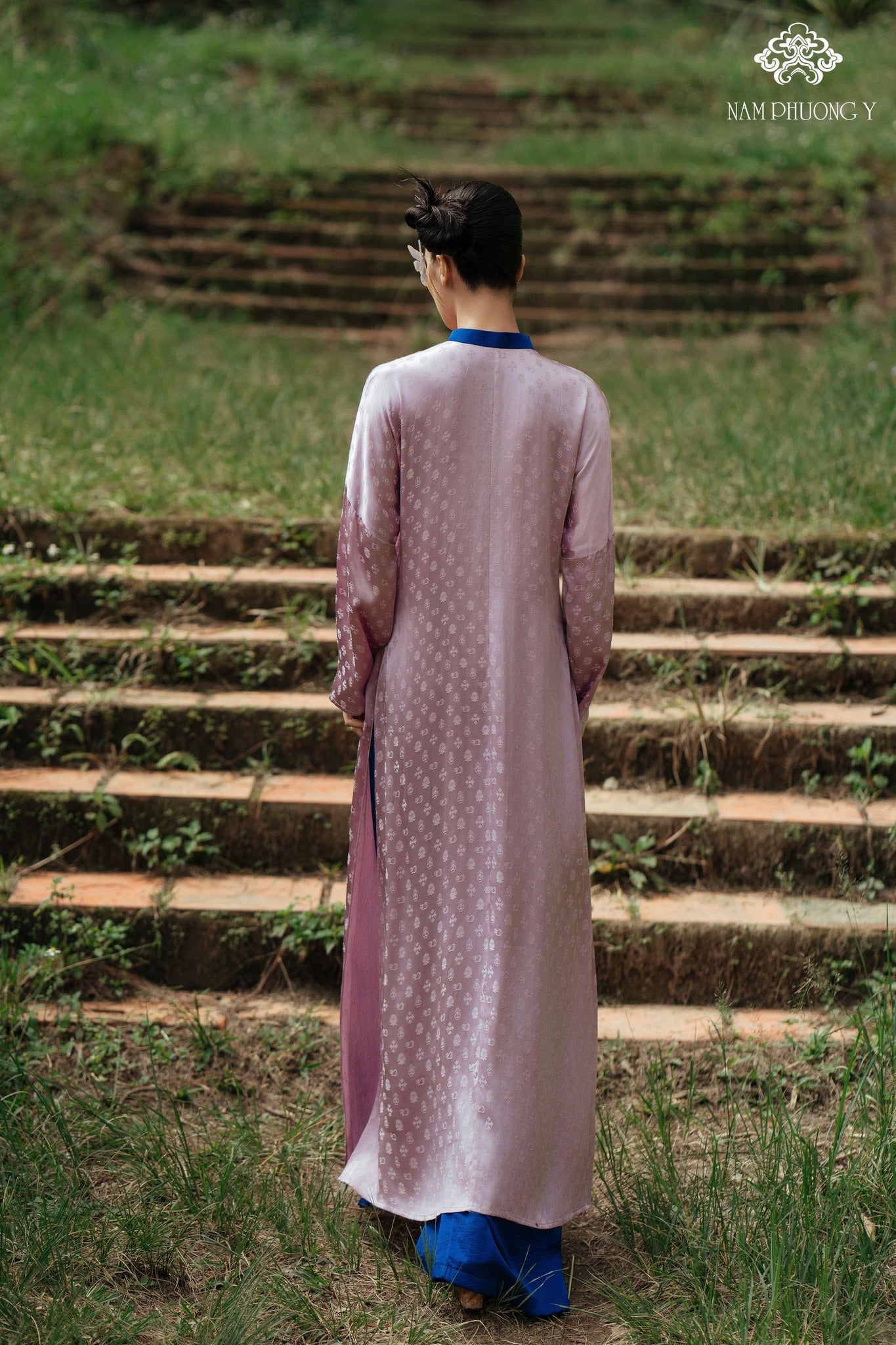 Vietnamese Ao Dai - Y Phuong - Luxury Limited Edition - Ao dai Set in Light Link - back view in silk in pink by Nam Phuong Y