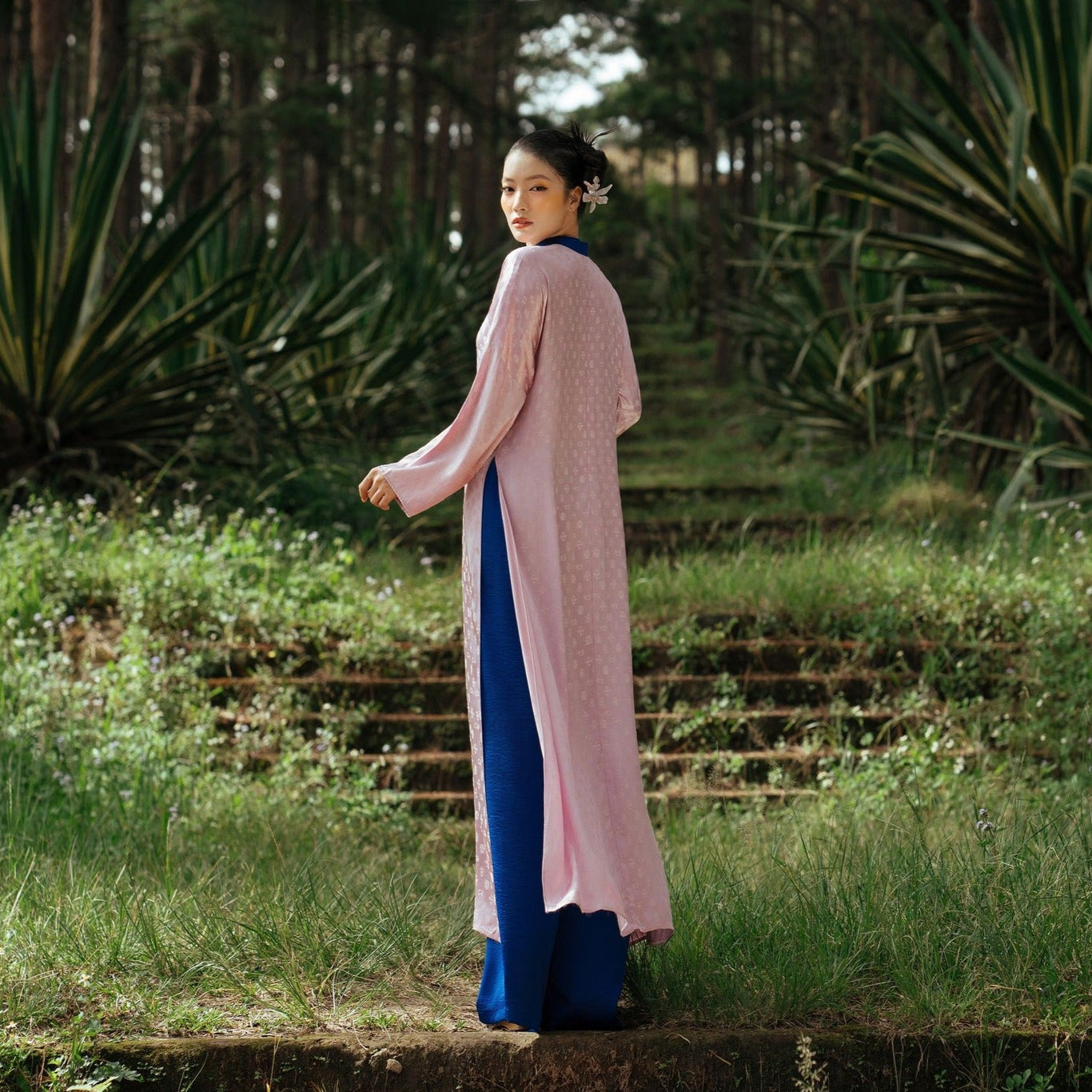 Y Phuong - Luxury Limited Edition - Ao dai Set in Light Link - side profile by Nam Phuong Y