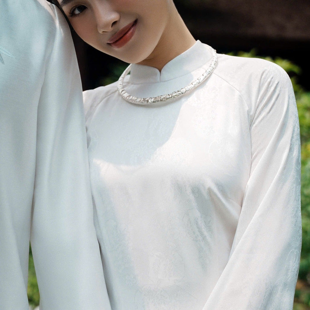 "Mẫu Đơn Vân" Torque Necklace in Fine-silver in Peony Pattern