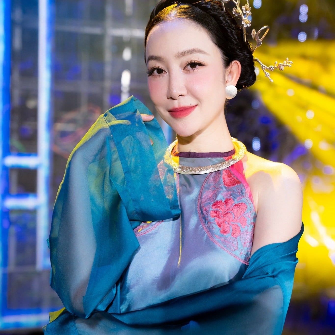 Vietnamese Silver - Mẫu Đơn Vân Torque Necklace in Fine-silver in Peony Pattern - worn presentation in white by HI de Maison