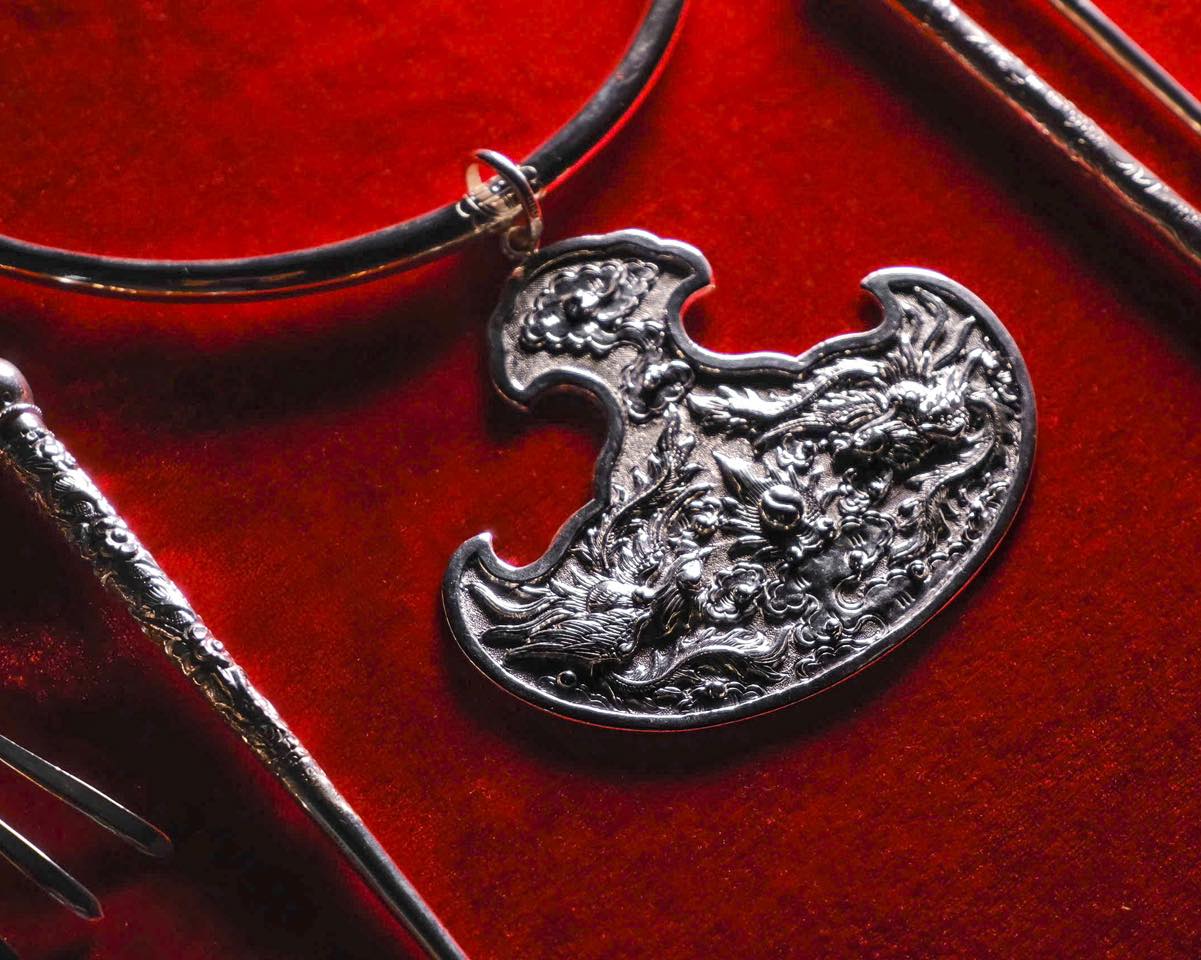 Song Long/Phượng Bội – Twin Phoenix/ Cloud Pendant in Fine Silver - detail close-up by HI de Maison