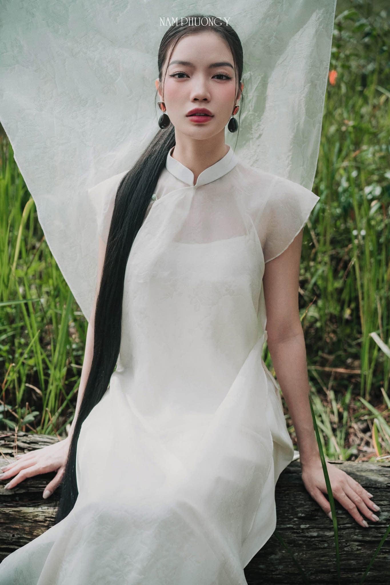 Vietnamese Ao Dai - Nhat Lien - Premium Ao dai Set - front view in organza in white by Nam Phuong Y