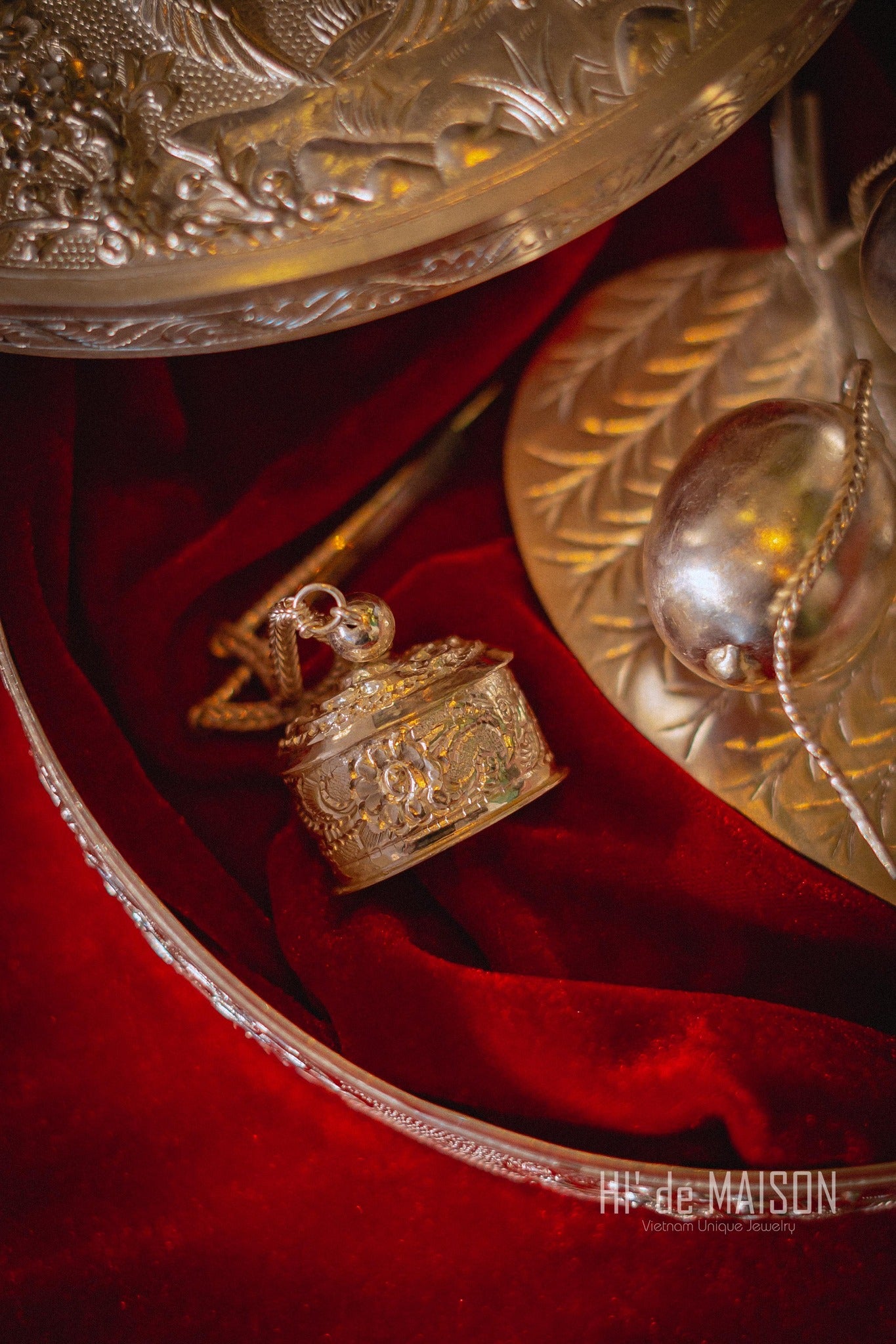 "Hop Van Nien necklace with silver chamber pendant, artisan-crafted, red cotton, modern Vietnamese design"