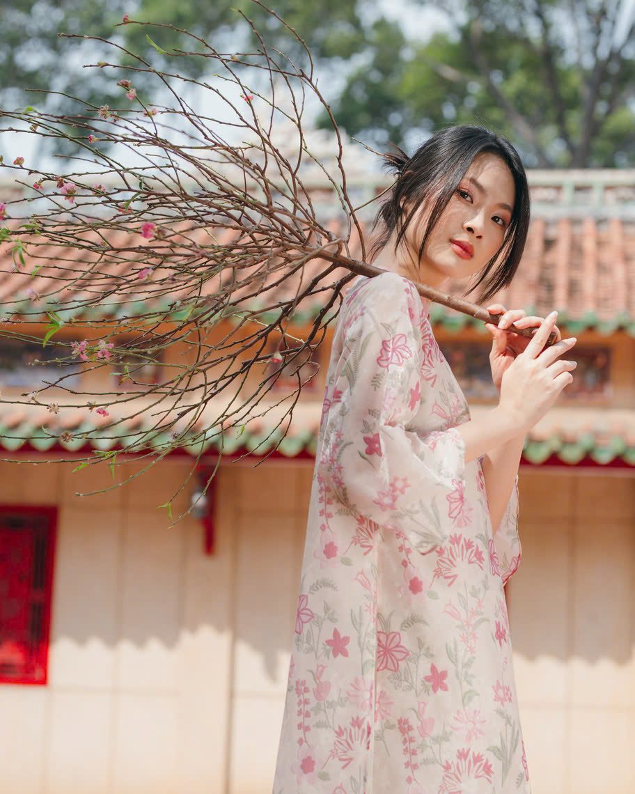 "Thieu Hoa Jacquard Ao Dai Set in pink silk with floral embroidery, traditional Vietnamese dress."