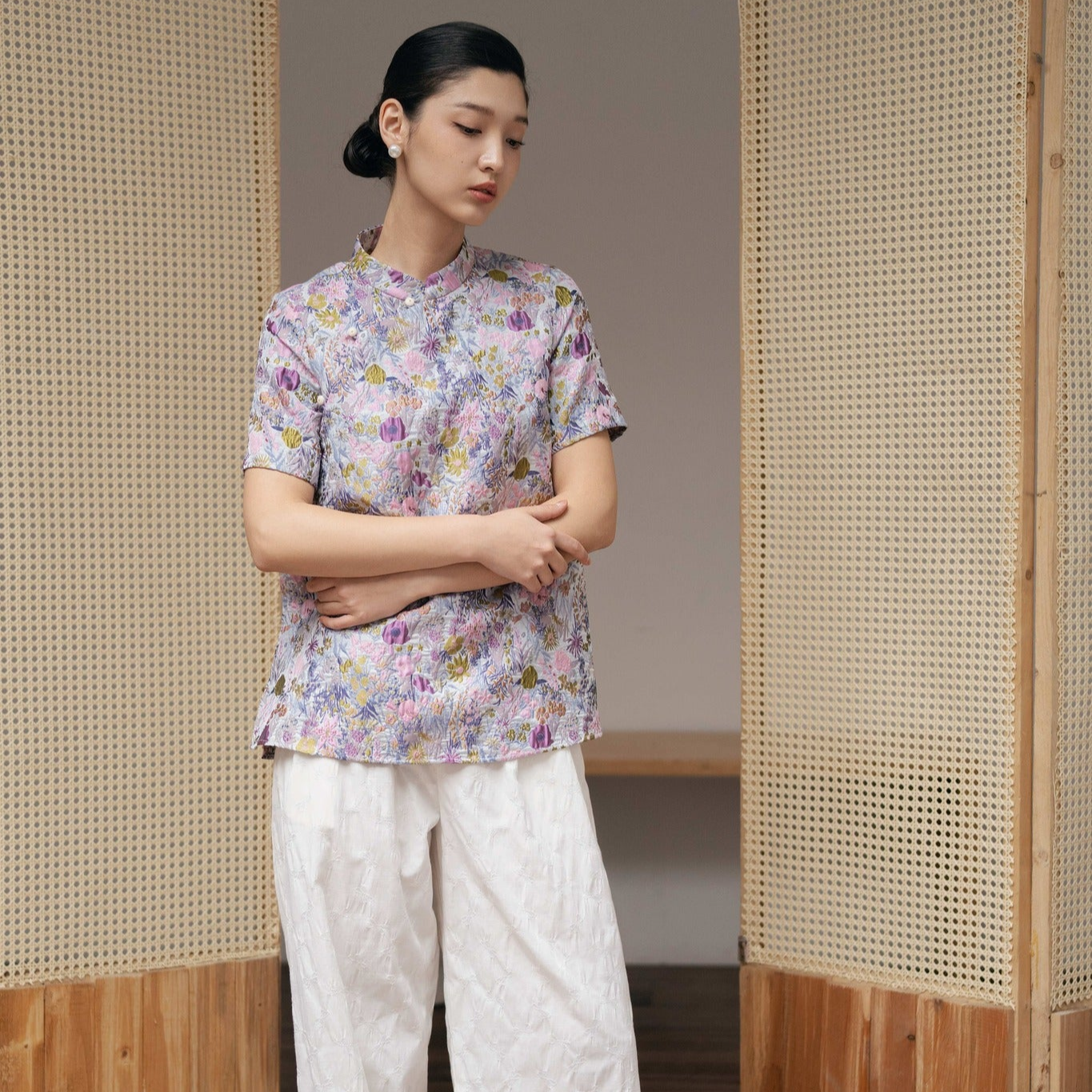 "Hoa Vien Mandarin-neck top in pastel purple/pink silk jacquard with floral pattern, Vietnamese cultural fashion by Hy Phuong"