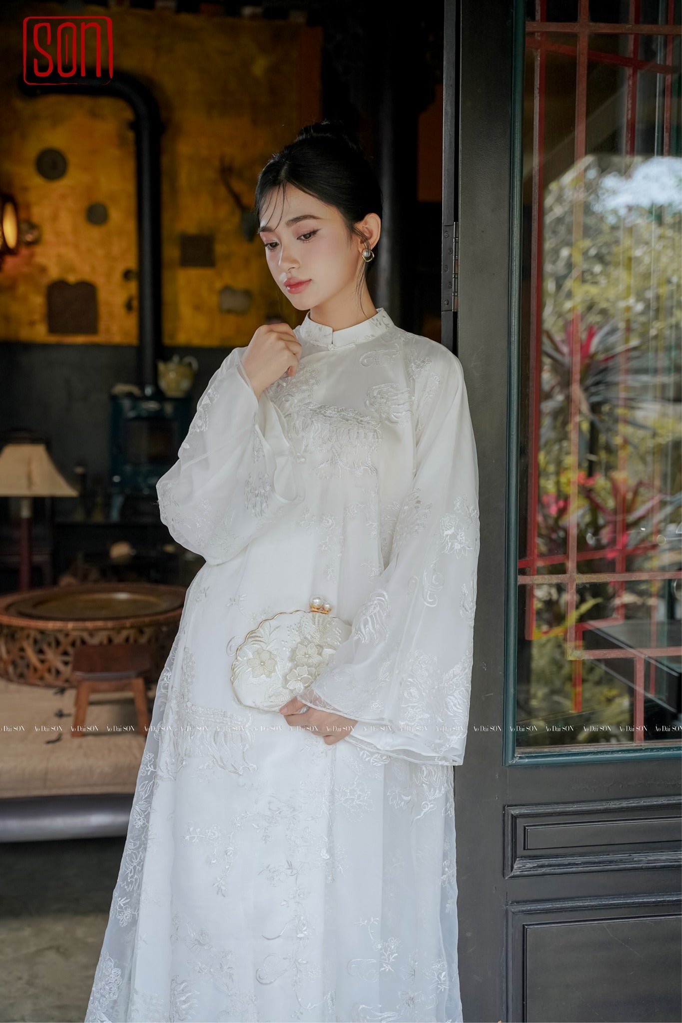 "Uyen Son embroidered white organza Ao Dai set, traditional Vietnamese wedding dress with floral silk pattern."
