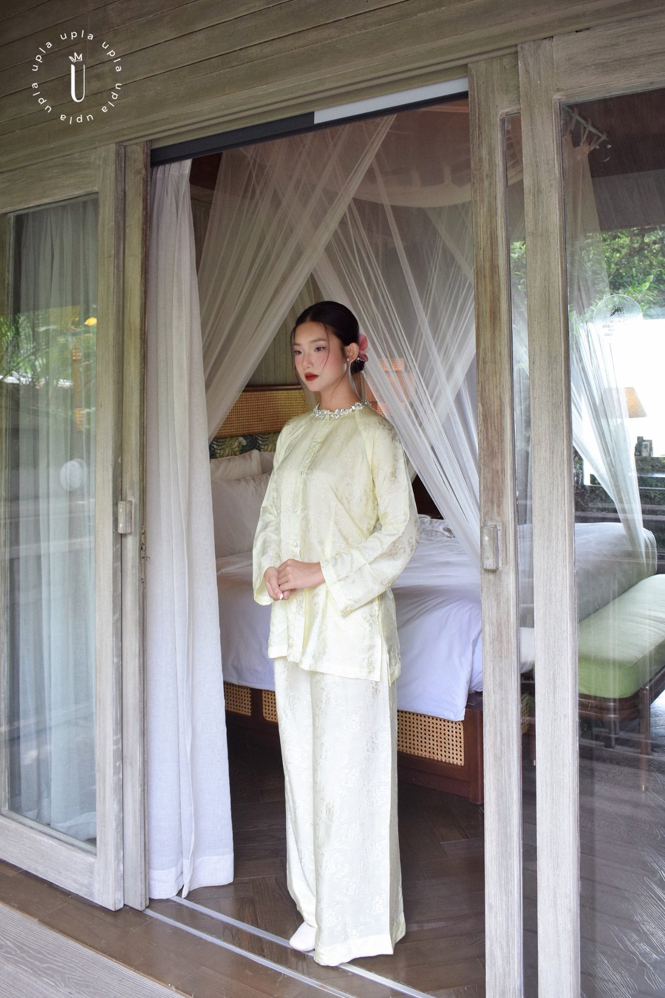 Vietnamese Ao Dai - Ánh Vàng Bà-ba Set – Sequined Collar in Wormsilk - front view in light yellow by Úpla