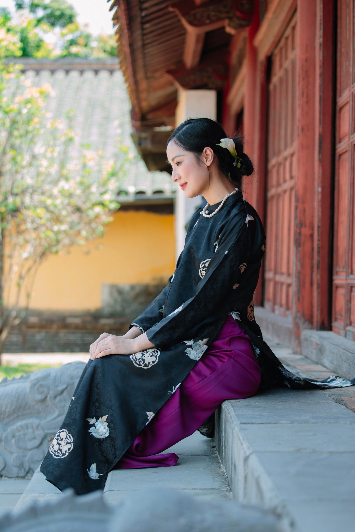 Huyen Dinh Ao Dai set - Embroidery on viscose in black [Traditional cut] - side profile by Moc