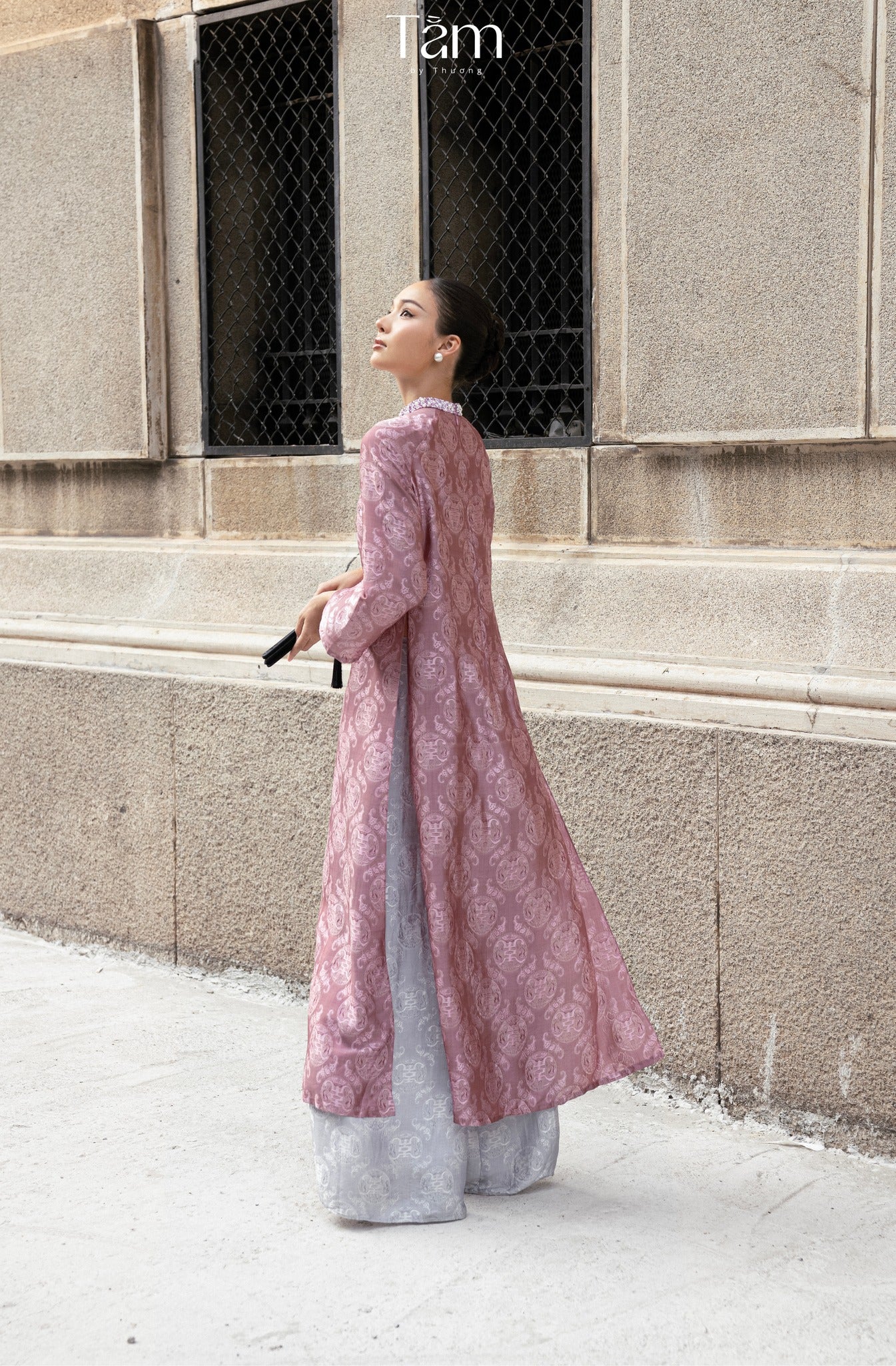 Vietnamese Ao Dai - Dao Đài - Wormsilk Modern Ao Dai Set with beaded Collar in Mauve pink - side profile in pink by Tam