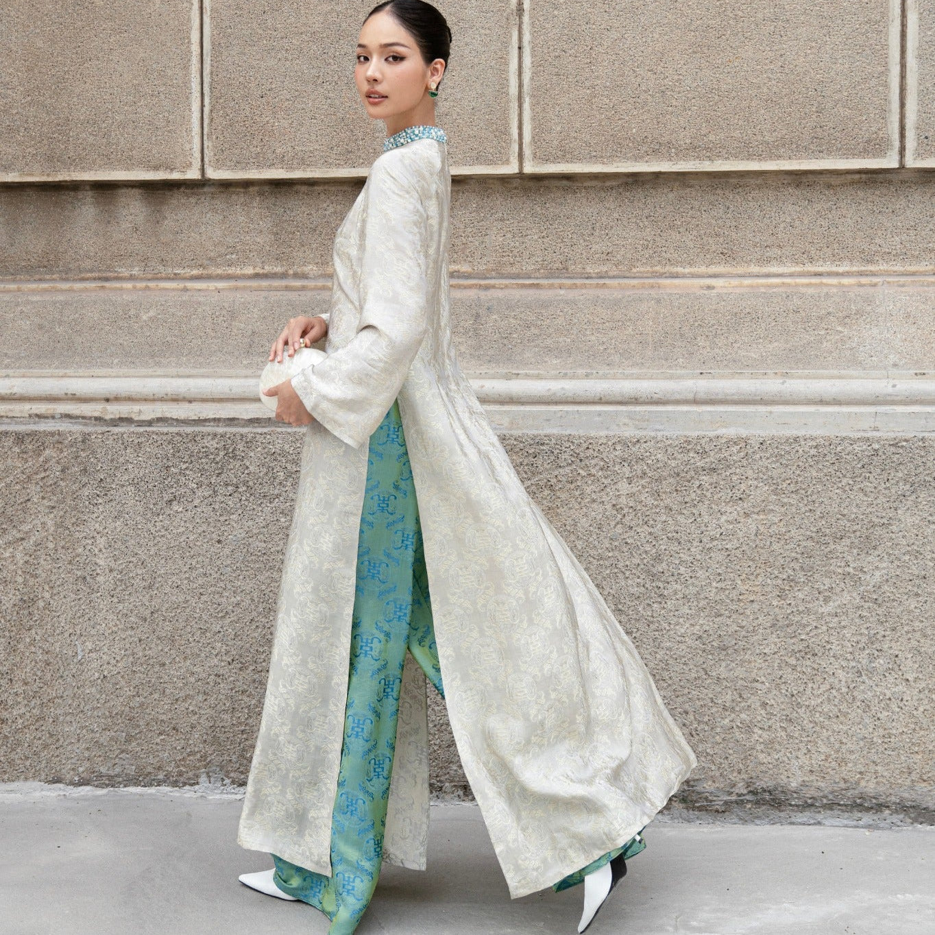 "Dao Đài " - Wormsilk Modern Ao Dai Set with beaded Collar in Silver