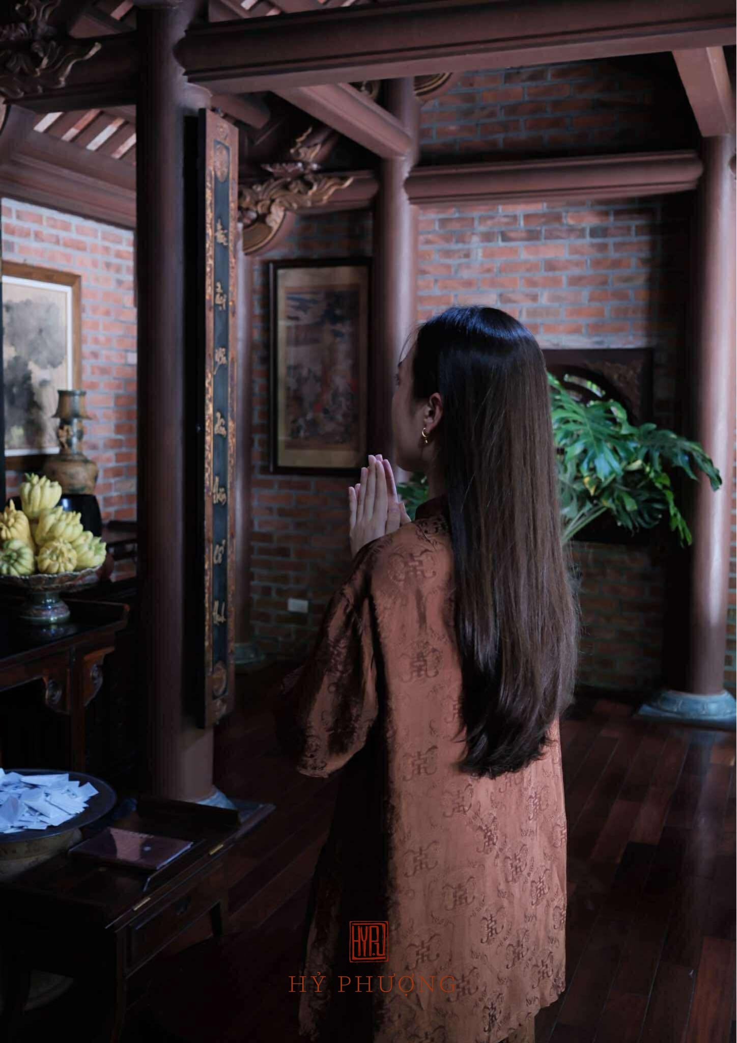 Ninh Van" Set - Mandarin-neck Wormsilk in Earth Brown - Back view - L'Orient Haus collection