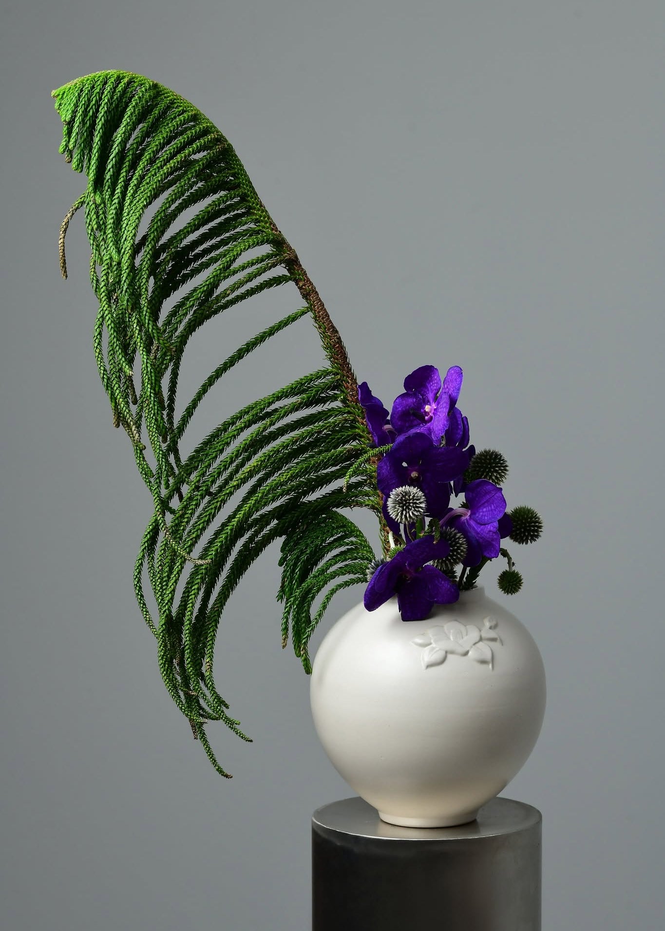 “Moon Camellia” Vase – Handcrafted Bát Tràng Ceramic Vase in White
