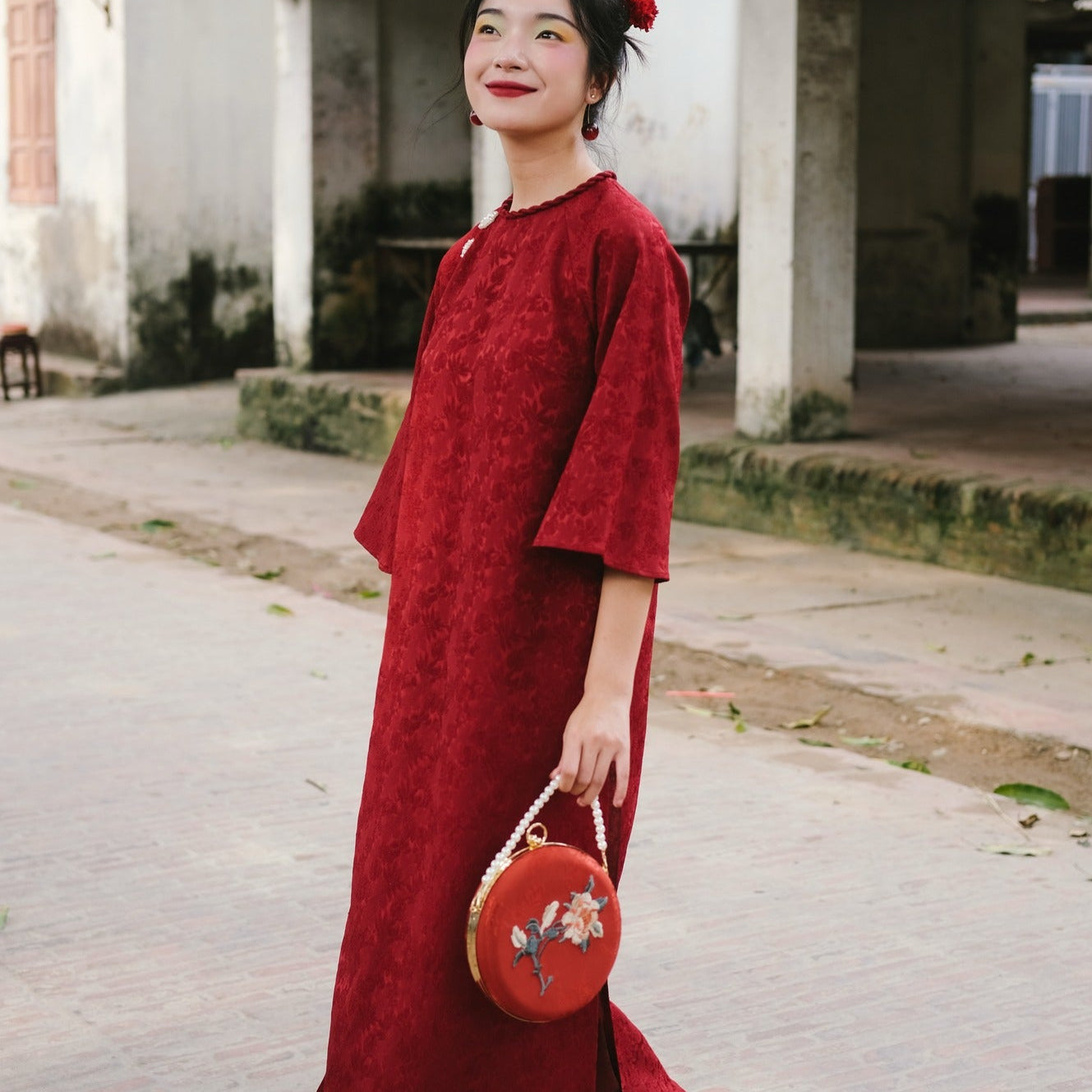 “Nguyệt Tú” – Silk Round Clutch with Metal Handle in Red Pattern - side profile by Moc - Bags