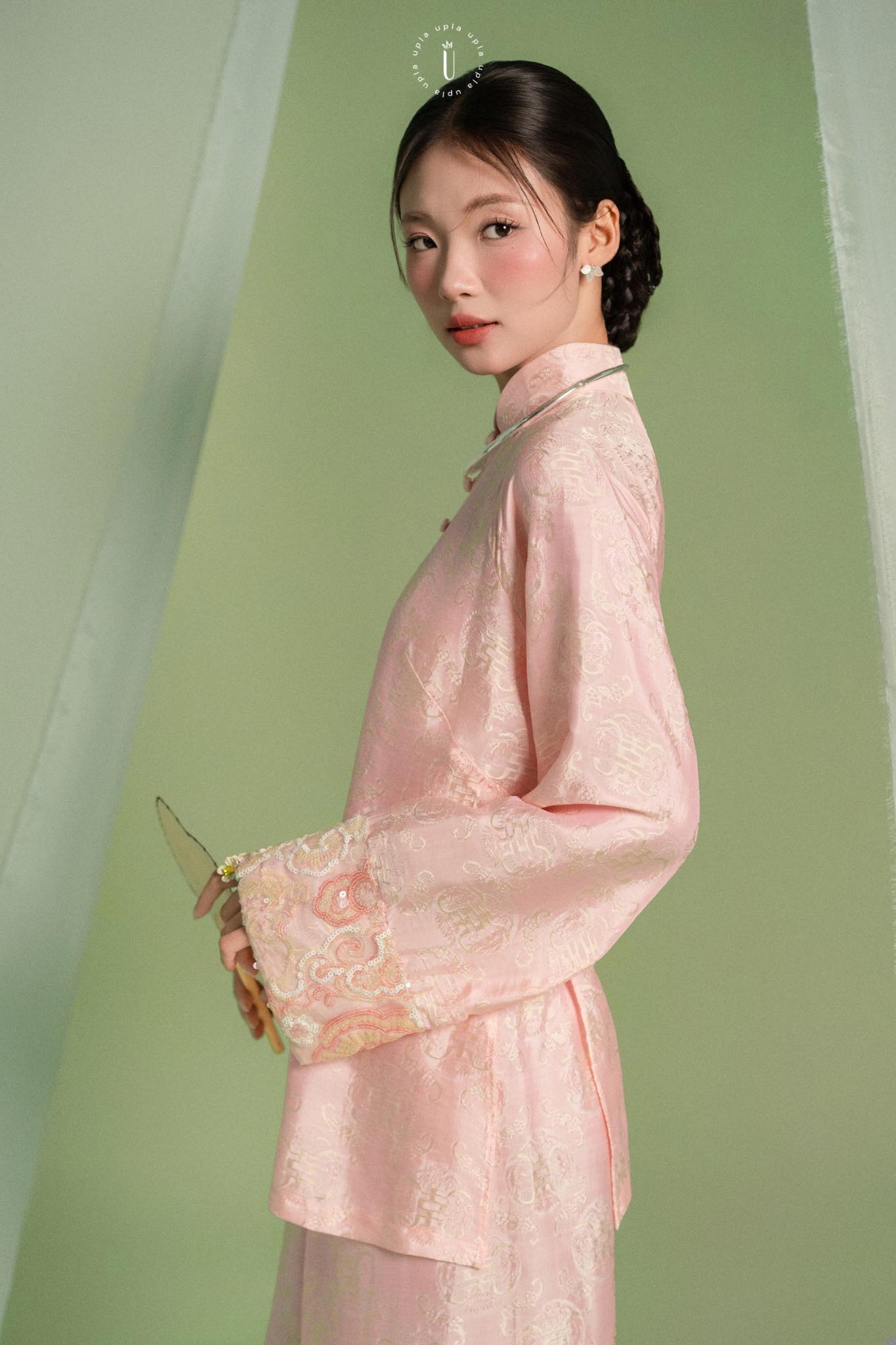 Vietnamese Ao Dai - Yên Sa Ba Ba Set - Crystal-Embellished Sleeve in Wormsilk - side profile in pink by Úpla