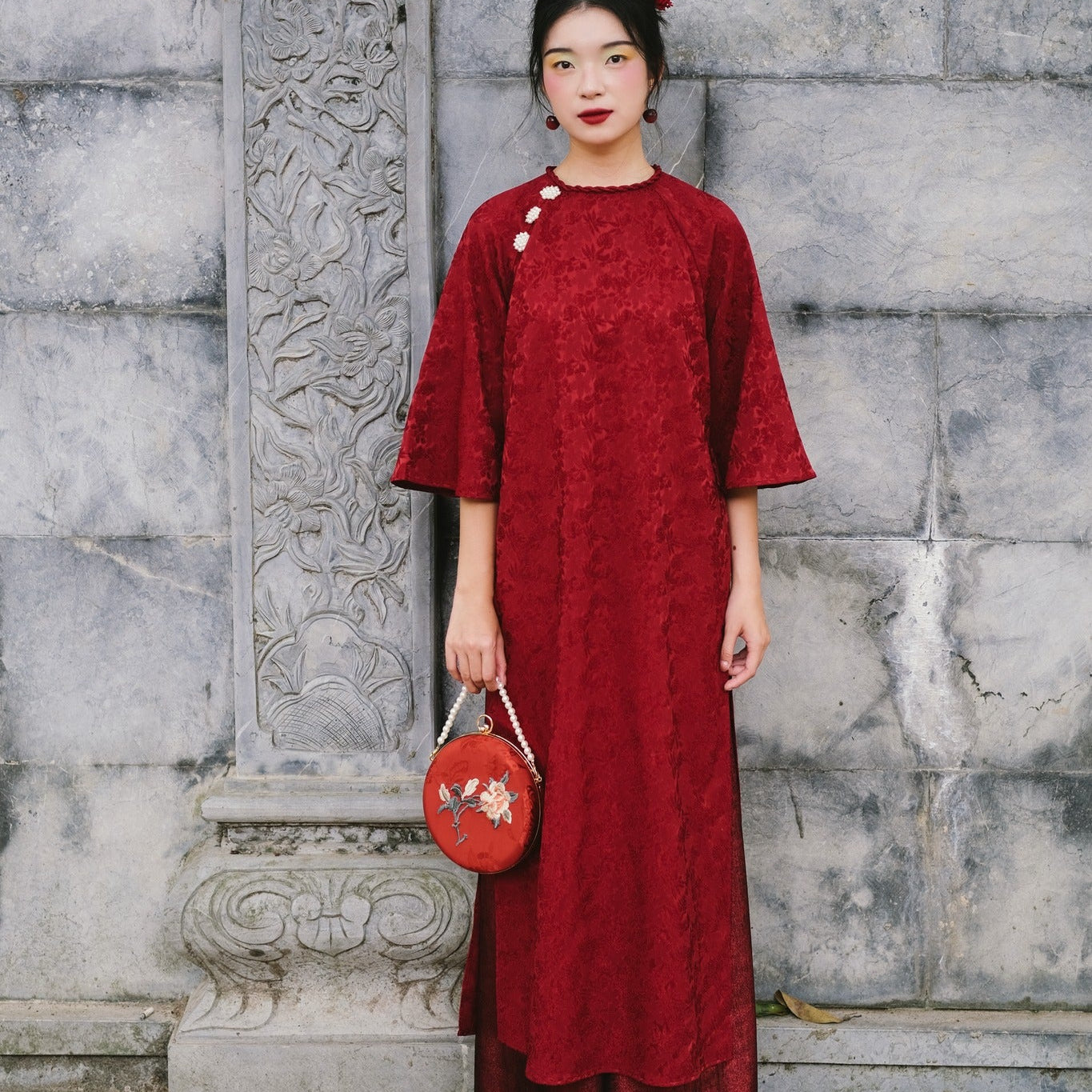 Hồng Trà — Embroidered Viscose Handbag with Metal Handle in Round shape - front view by Moc - Bags
